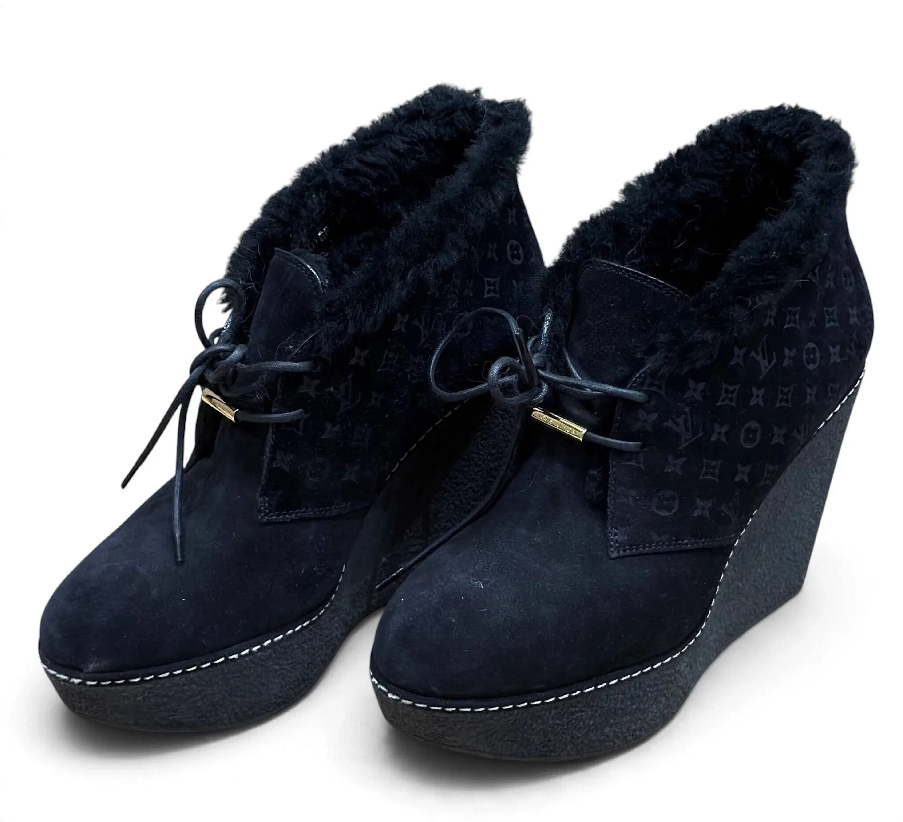 LOUIS VUITTON - Lot 194