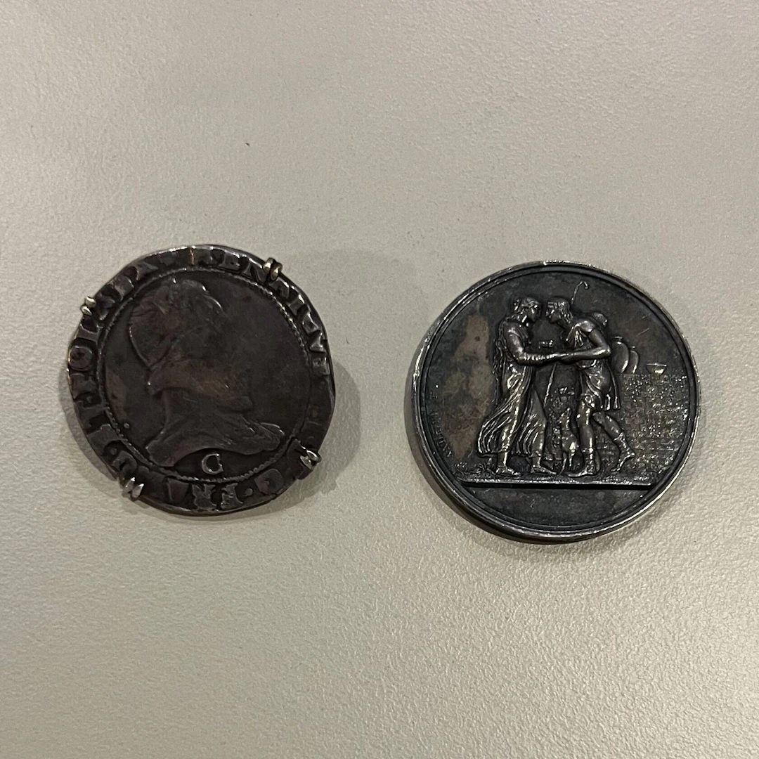 LOT consisting of: - Lot 269