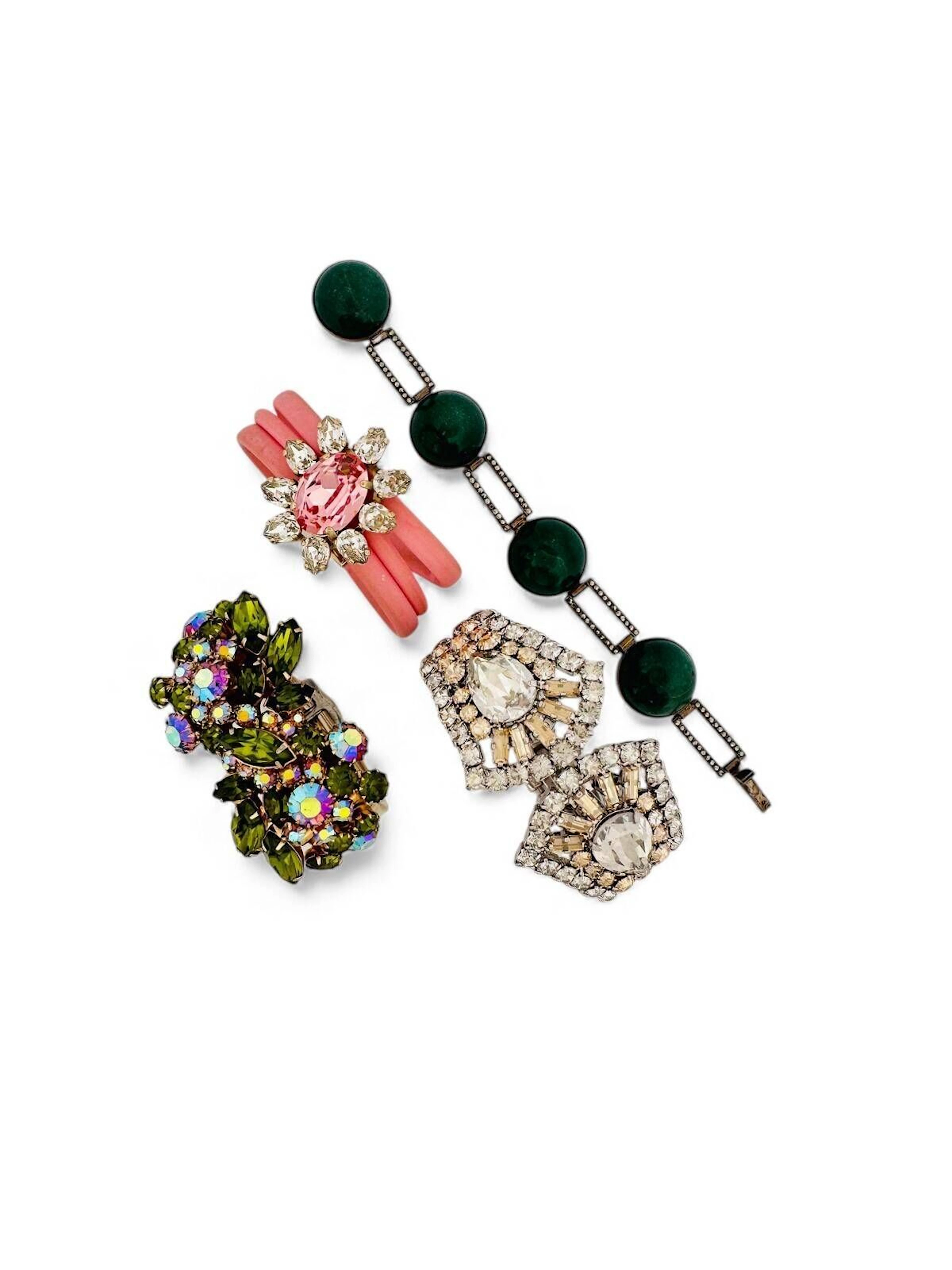 Suite de trois manchettes sertie de pierres fantaisies (shourouk, continental) On y joint un bracelet en argent 800 sertie de cabochons d'aventurine et strass PB : 32.6 g