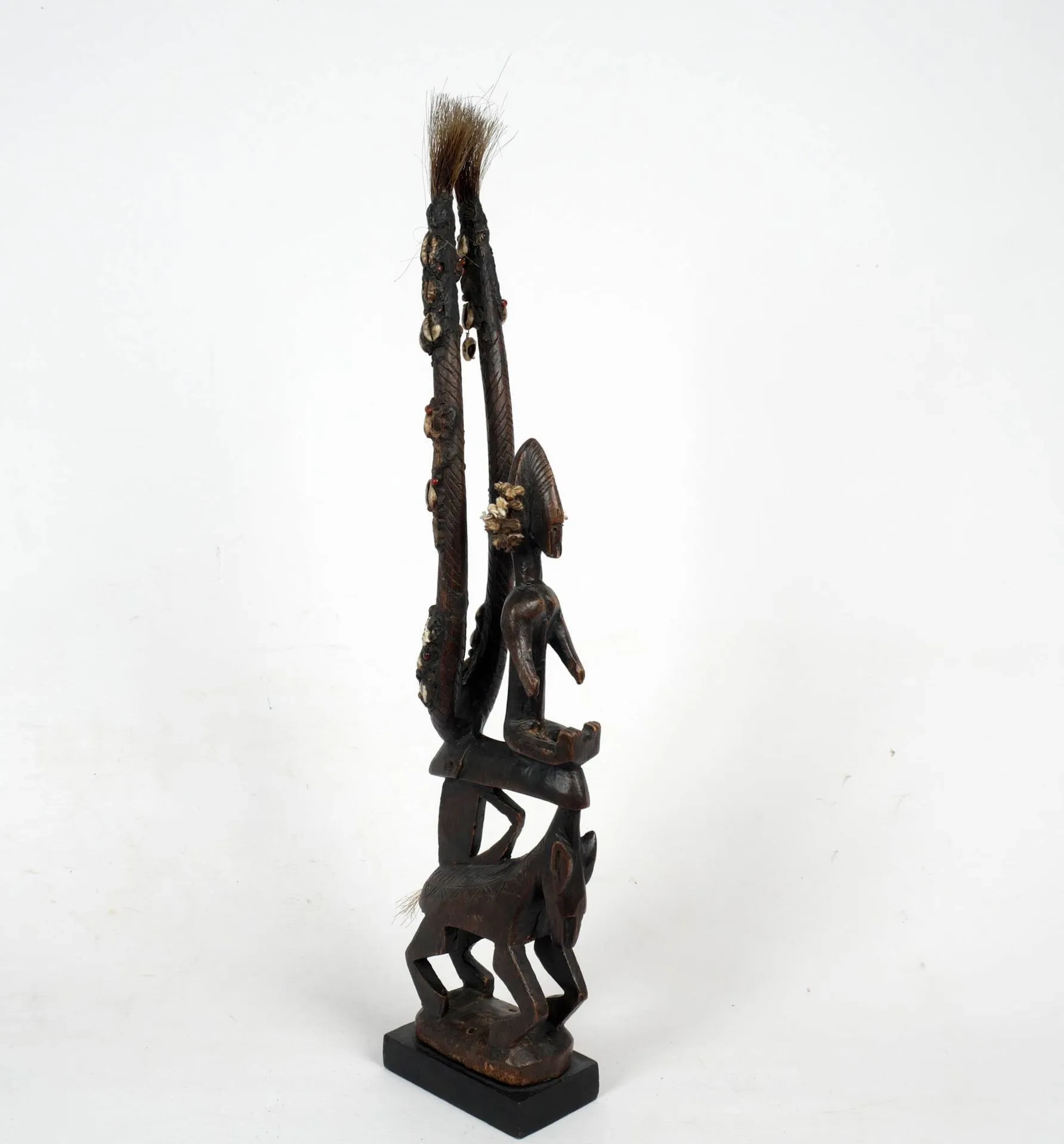 Bambara-style crest made of wood, fibers, and seashells - Lot 121