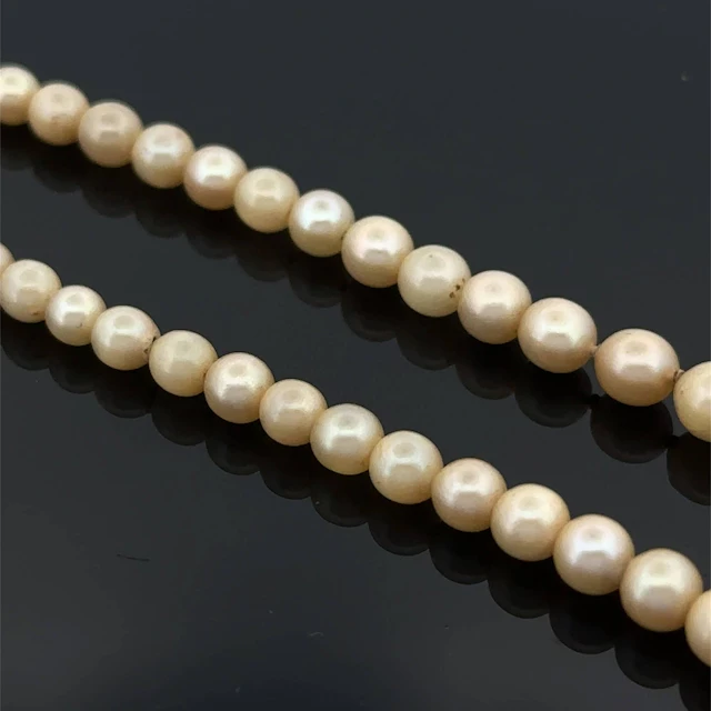 Necklace consisting of a single strand of cream-colored, cas - Lot 294