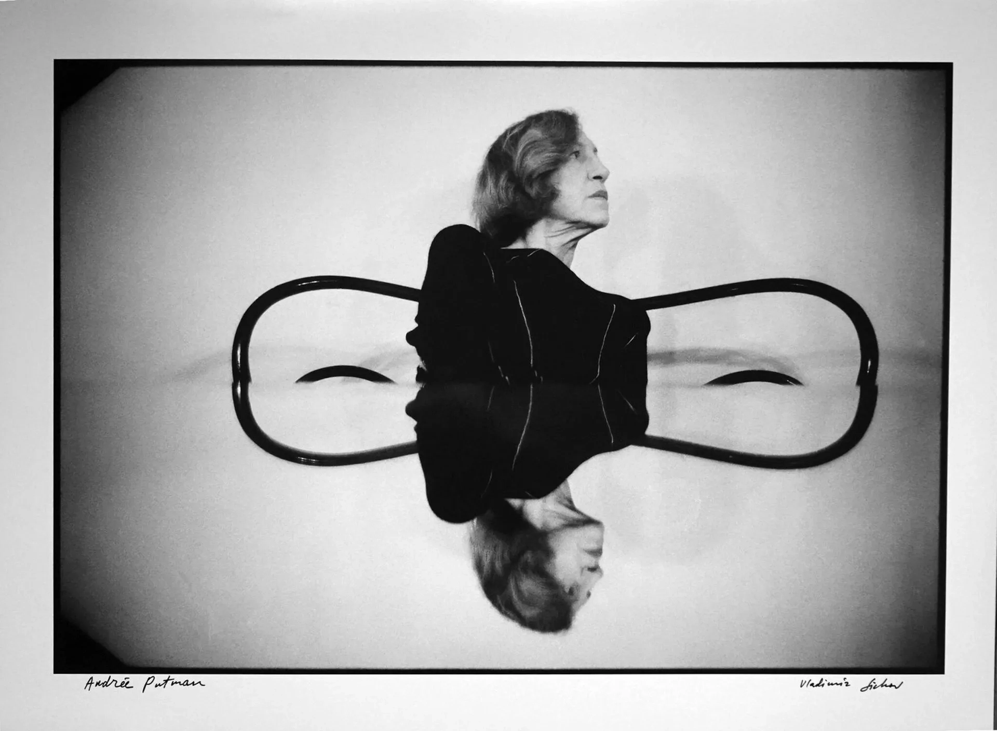 Andrée Putman Tirage sur papier FUJIFILM , format 50 x 69 cm signé et titré a l’encre noire sous l’image Tampon de l’auteur et de la Galerie au dos du tirage