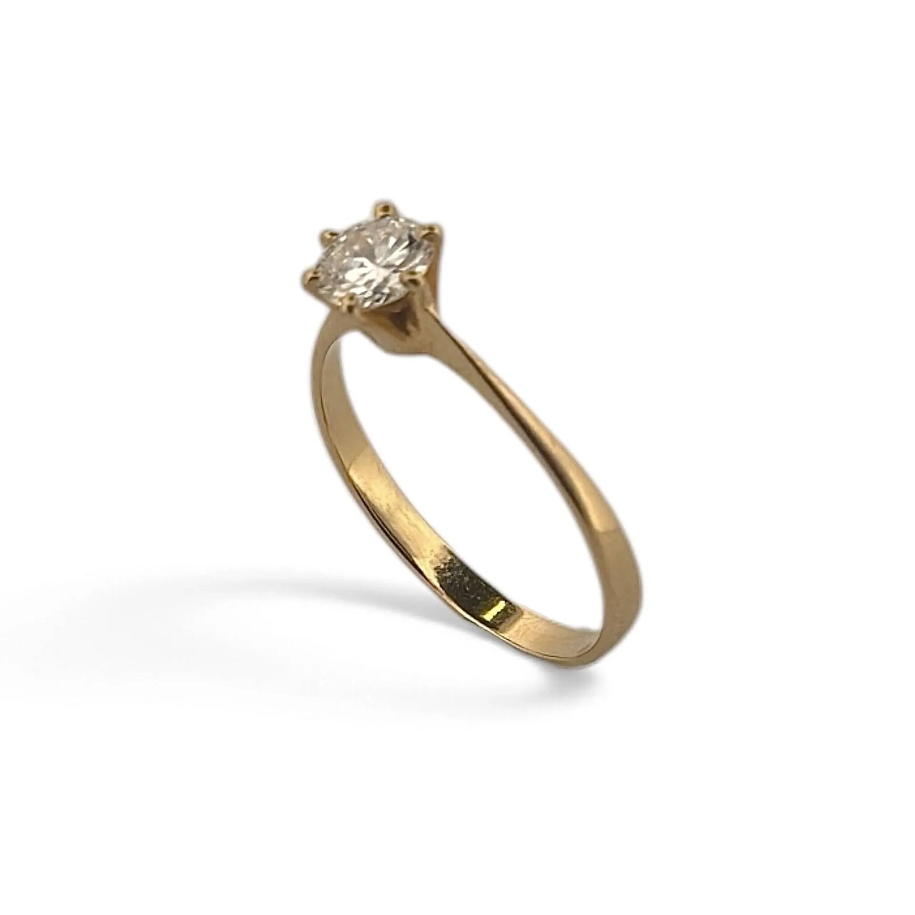 Yellow gold (750) solitaire ring set with a brilliant-cut di - Lot 318