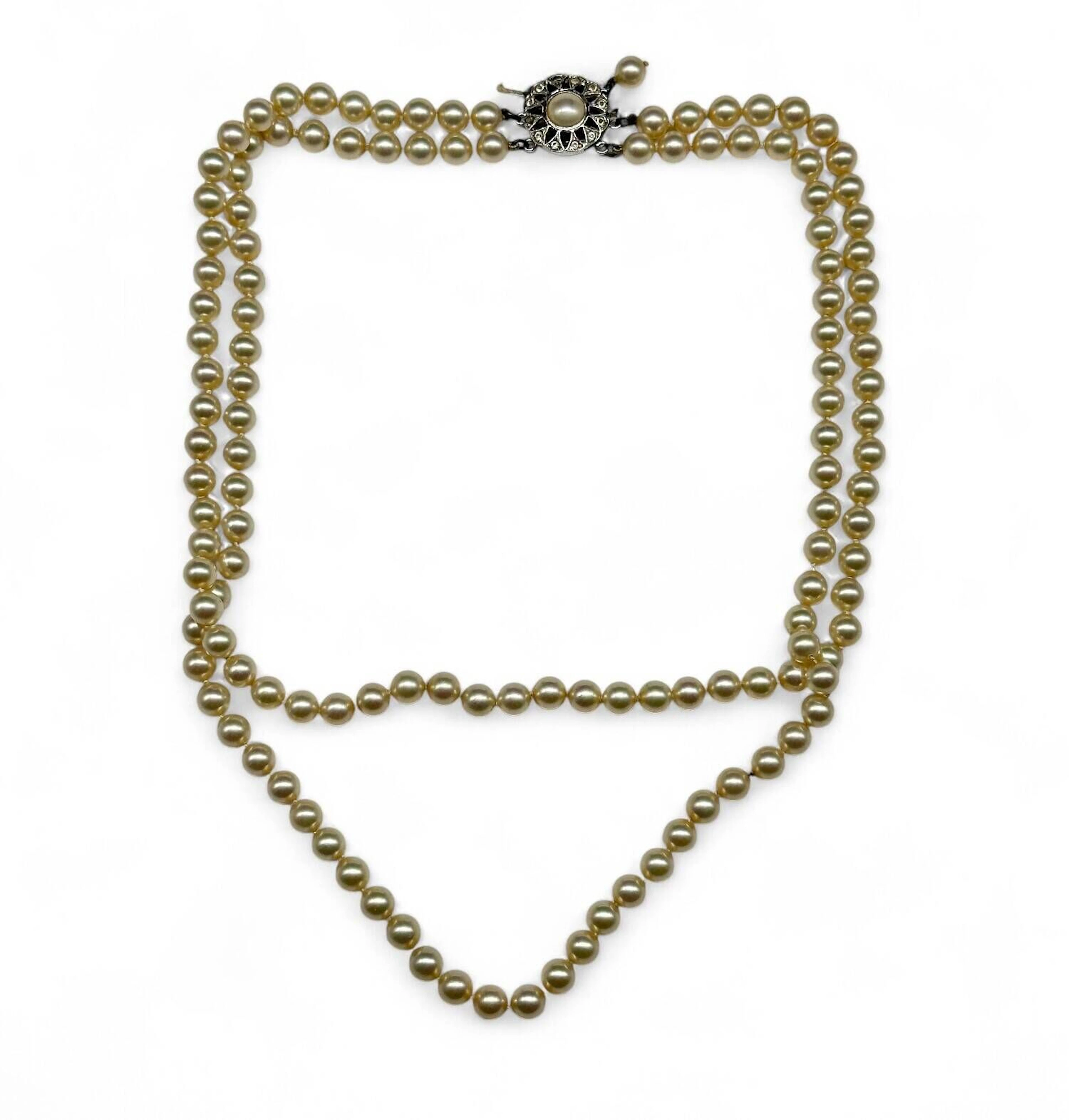 Necklace of three rows of cultured pearls (one missing), sil - Lot 227