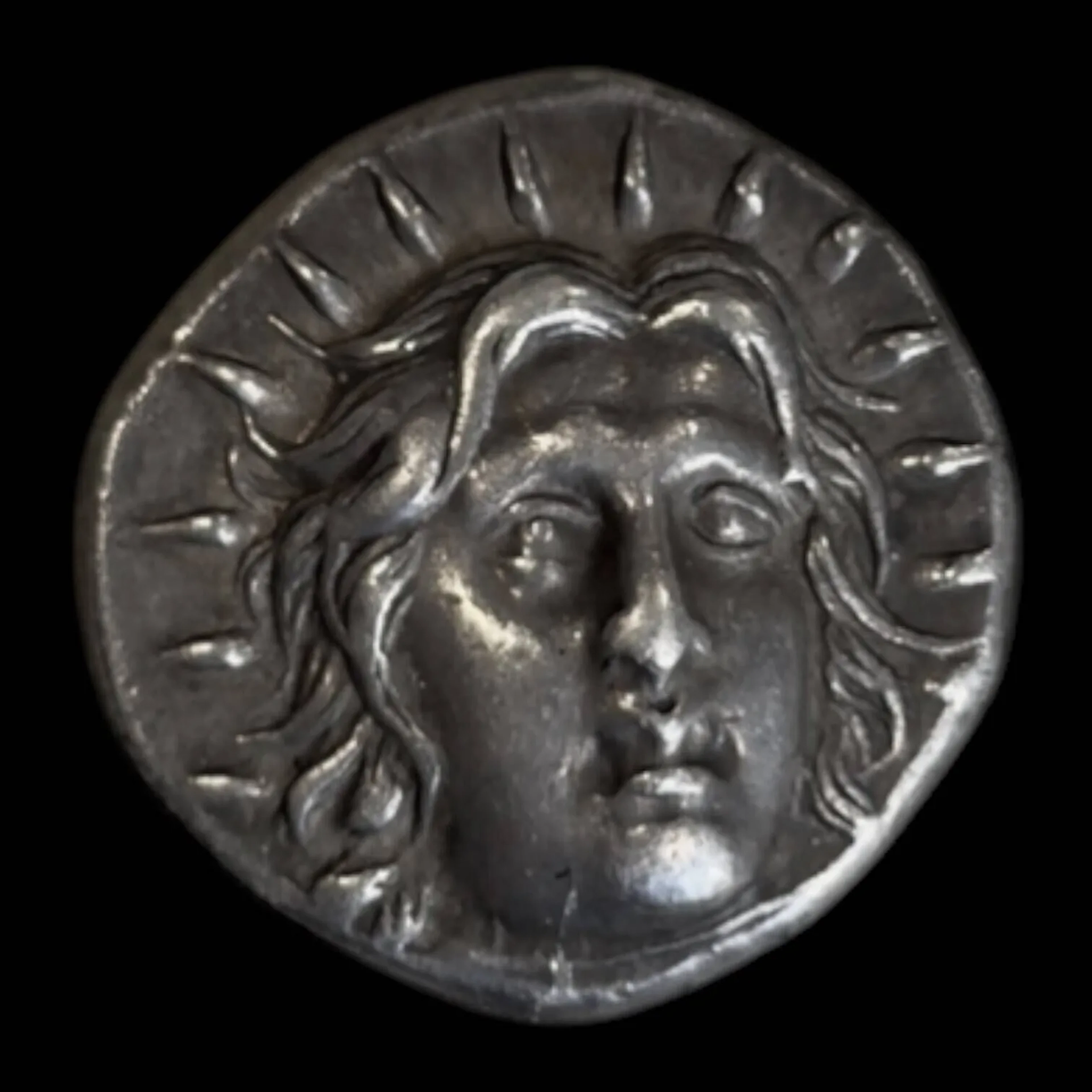 GRECE - CARIE - RHODES (304 - 166) Didrachme - Argent A/ Tête d'Hélios de Face R/ Rose avec un bouton, un petit Artémis courant à droite Type Pozzi 2699 - 2700 Poids : 6,66 g TTB