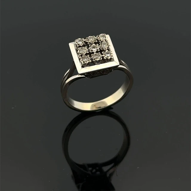 Square white gold (750) ring set with nine white stones. Mad - Lot 180