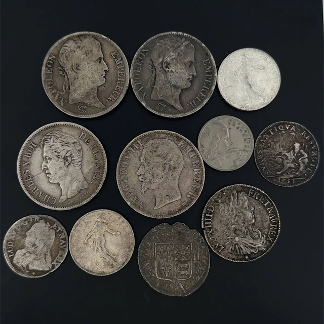 Set of 11 French coins including: - Lot 32