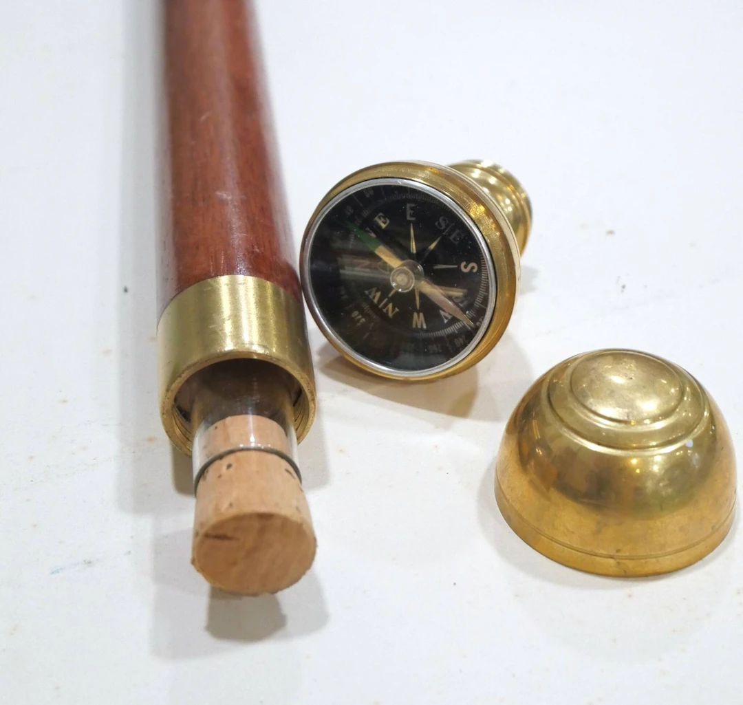 Decorative wooden cane - Lot 289