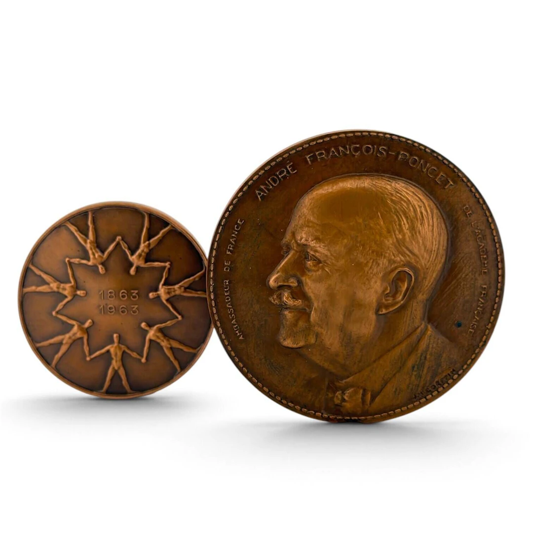 Two bronze table medals on the theme of the Red Cross: - Lot 63