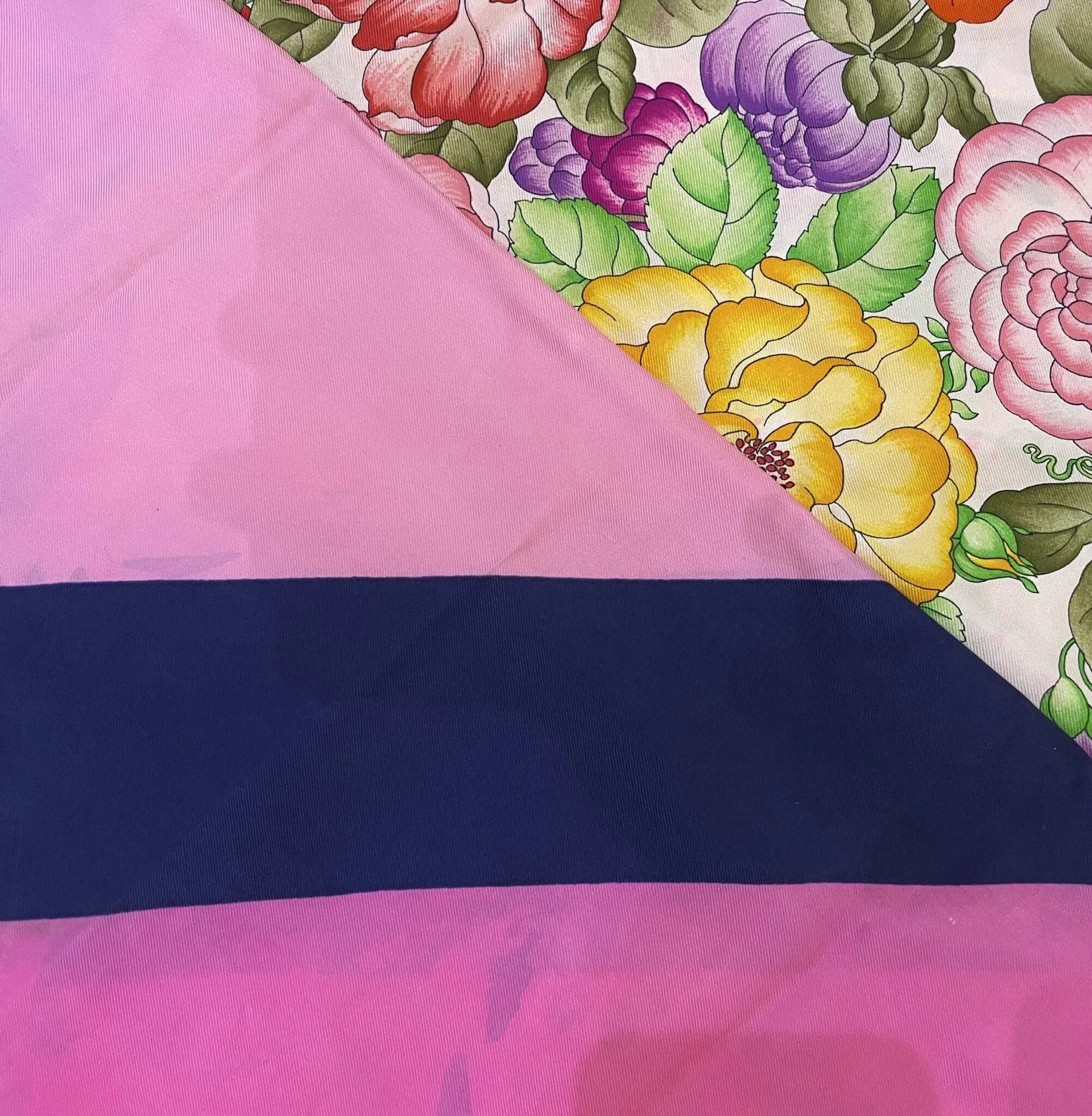 Set of two scarves: - Lot 80