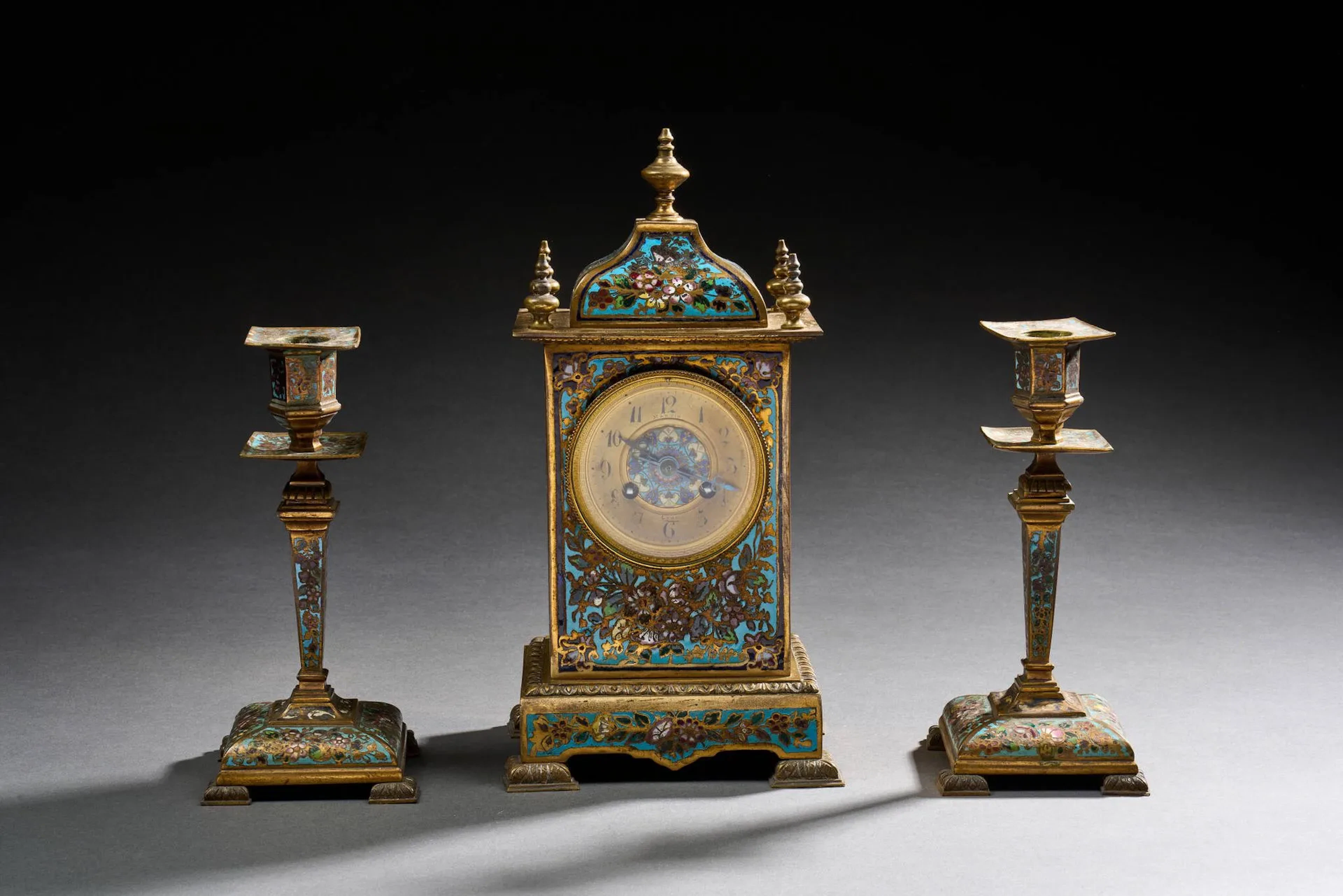 Enamelled bronze trim with plant decoration on a blue backgr - Lot 158