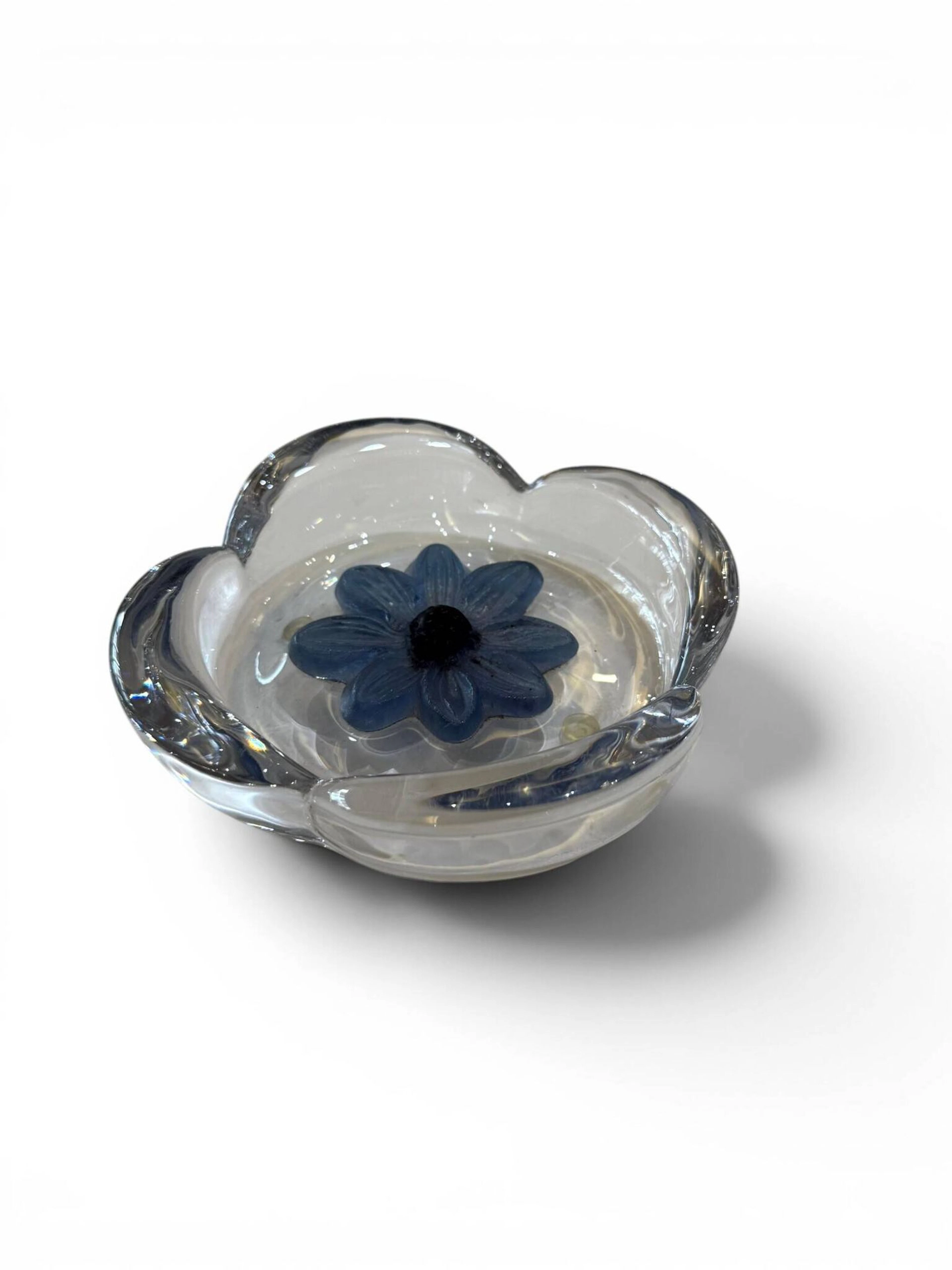 DAUM France - Molded crystal ashtray, the base decorated wit - Lot 182