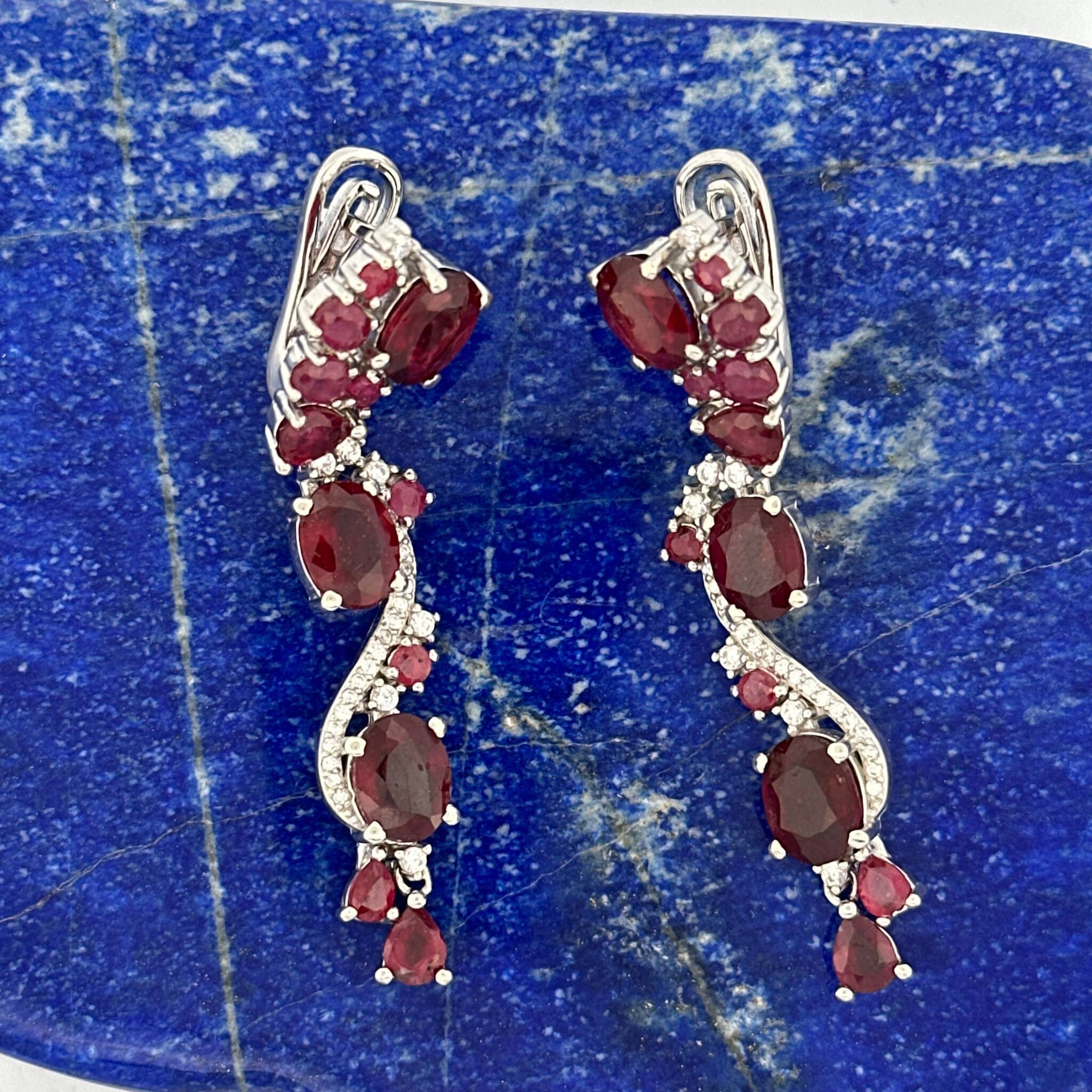 Pair of "wave"-shaped silver (925) earrings set with treated - Lot 208