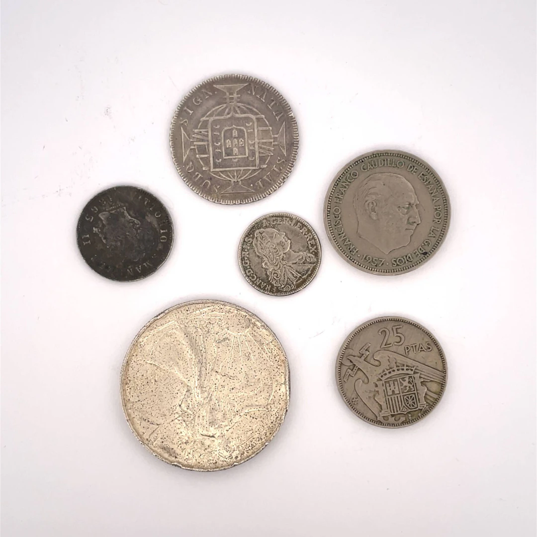 Set of 5 pieces, including three silver coins and 1 token. - Lot 42