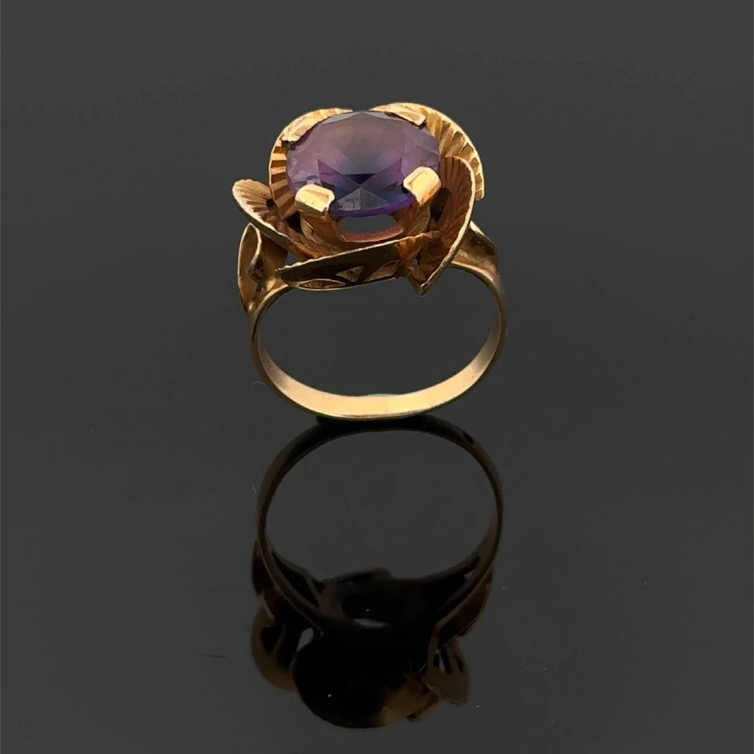 Partially engraved yellow gold (750) "flower" ring, set with - Lot 182
