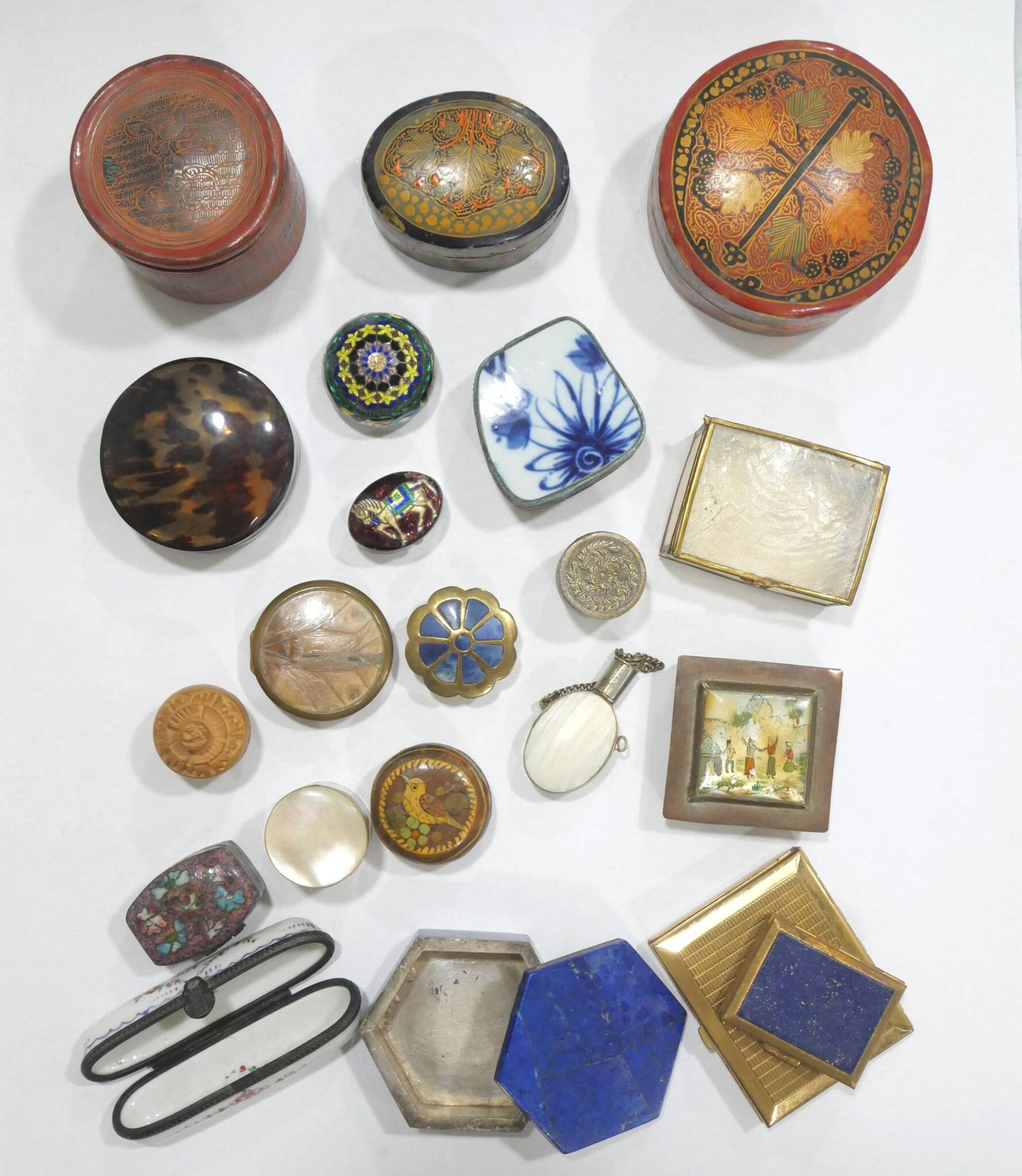 A collection of boxes in various shapes and materials, inclu - Lot 256