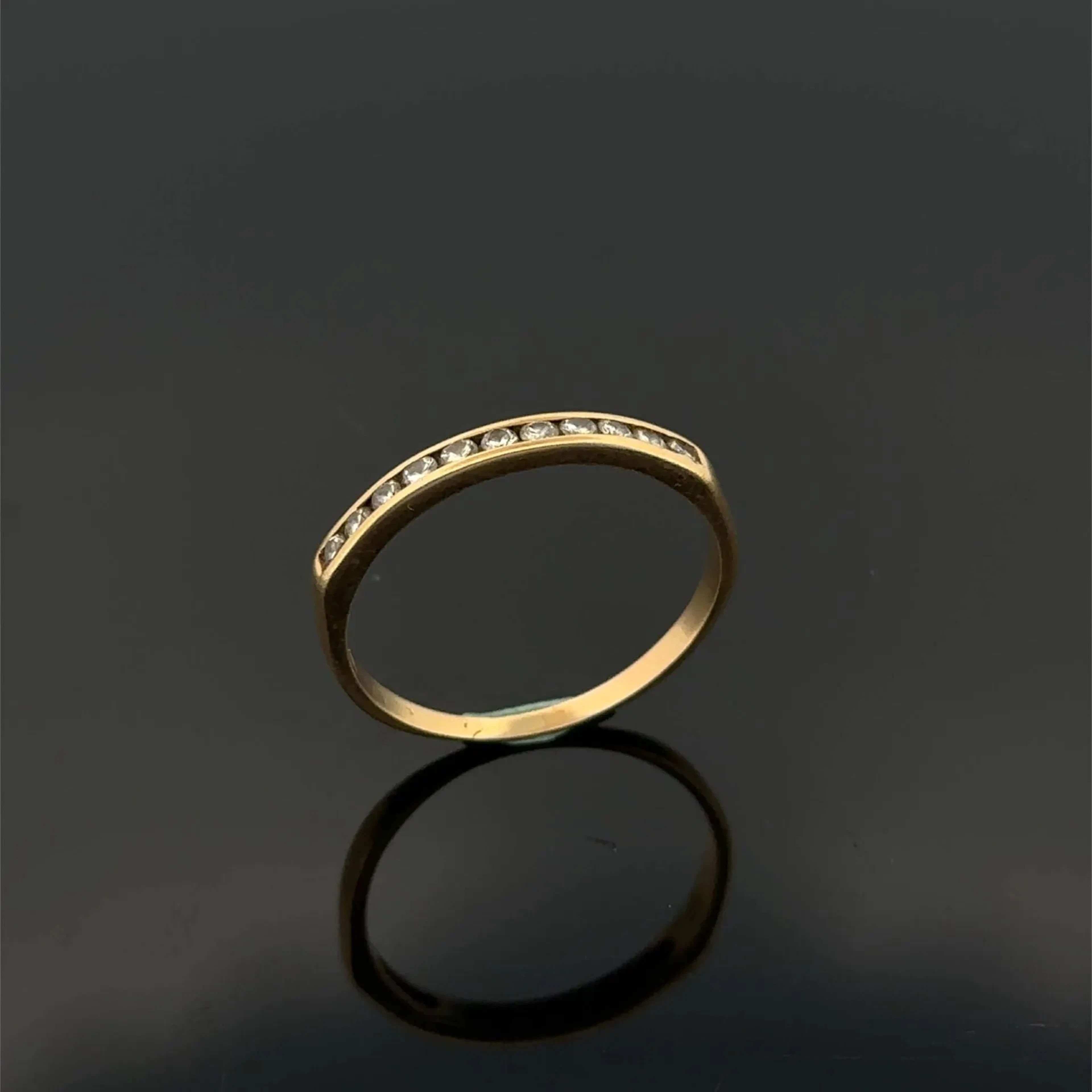 Yellow gold (750) wedding band set with a row of brilliant-c - Lot 303