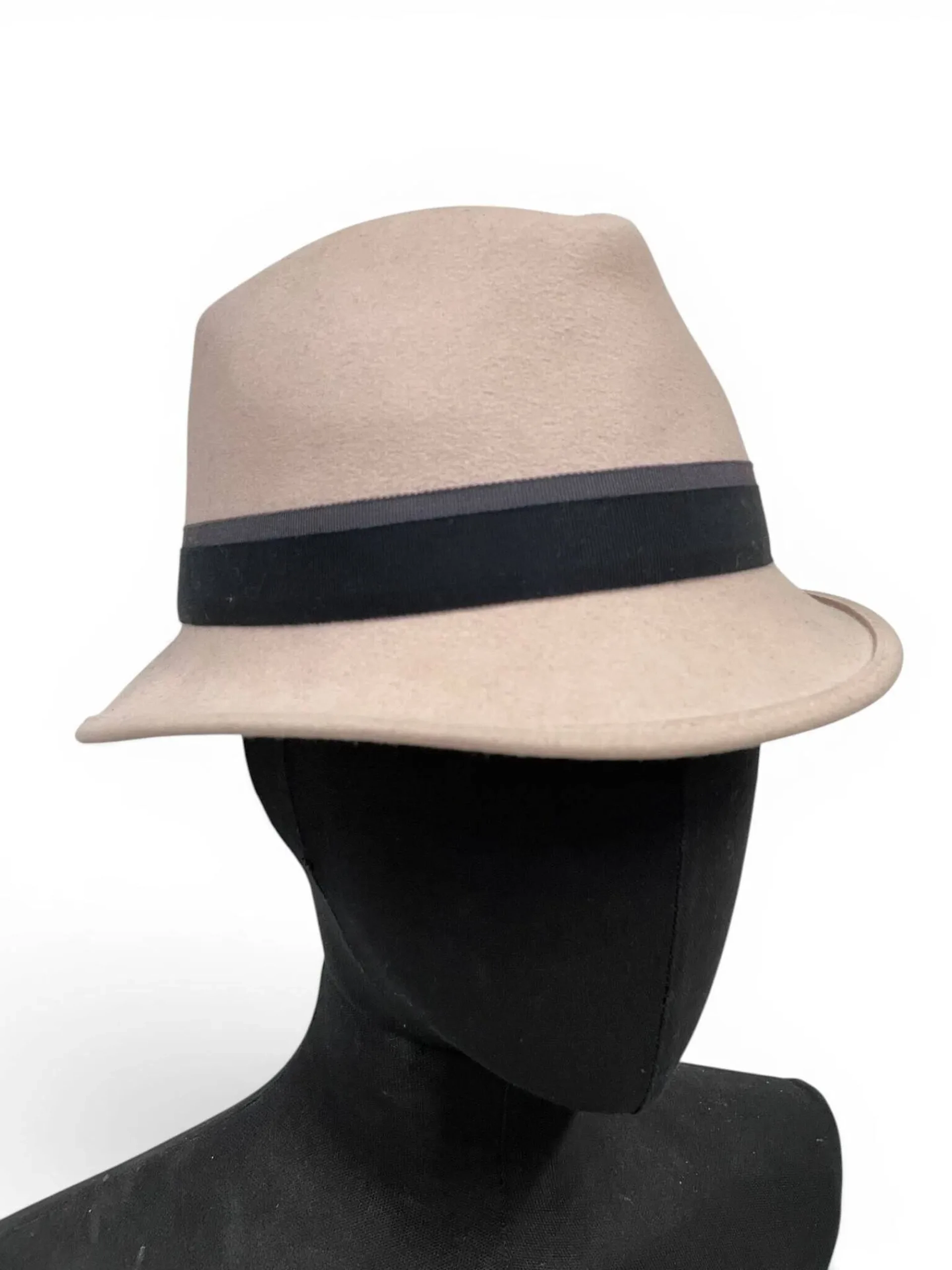 CHANEL - Lot 20