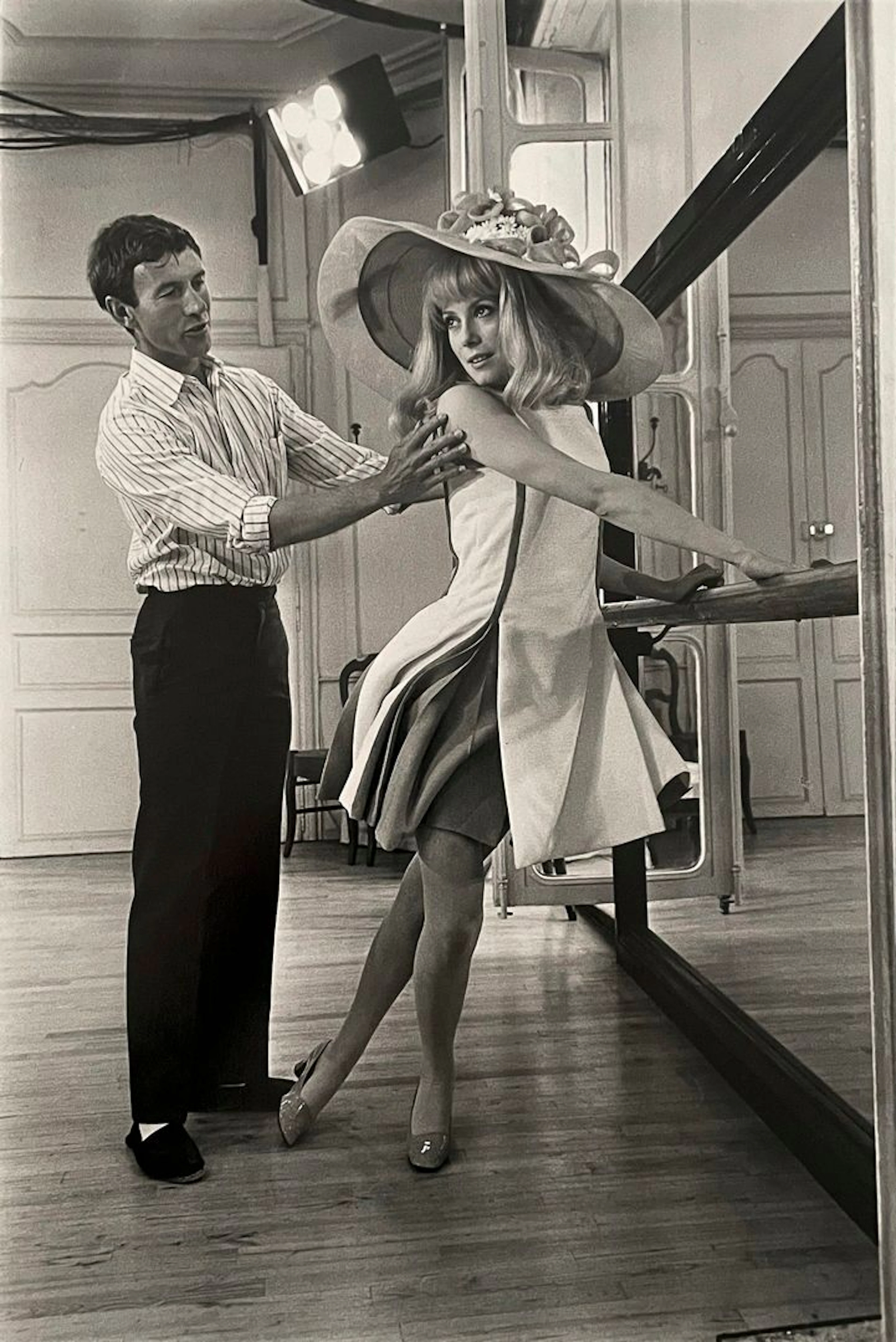 Philippe LE TELLIER (1930-2011) Catherine Deneuve and choreo - Lot 90