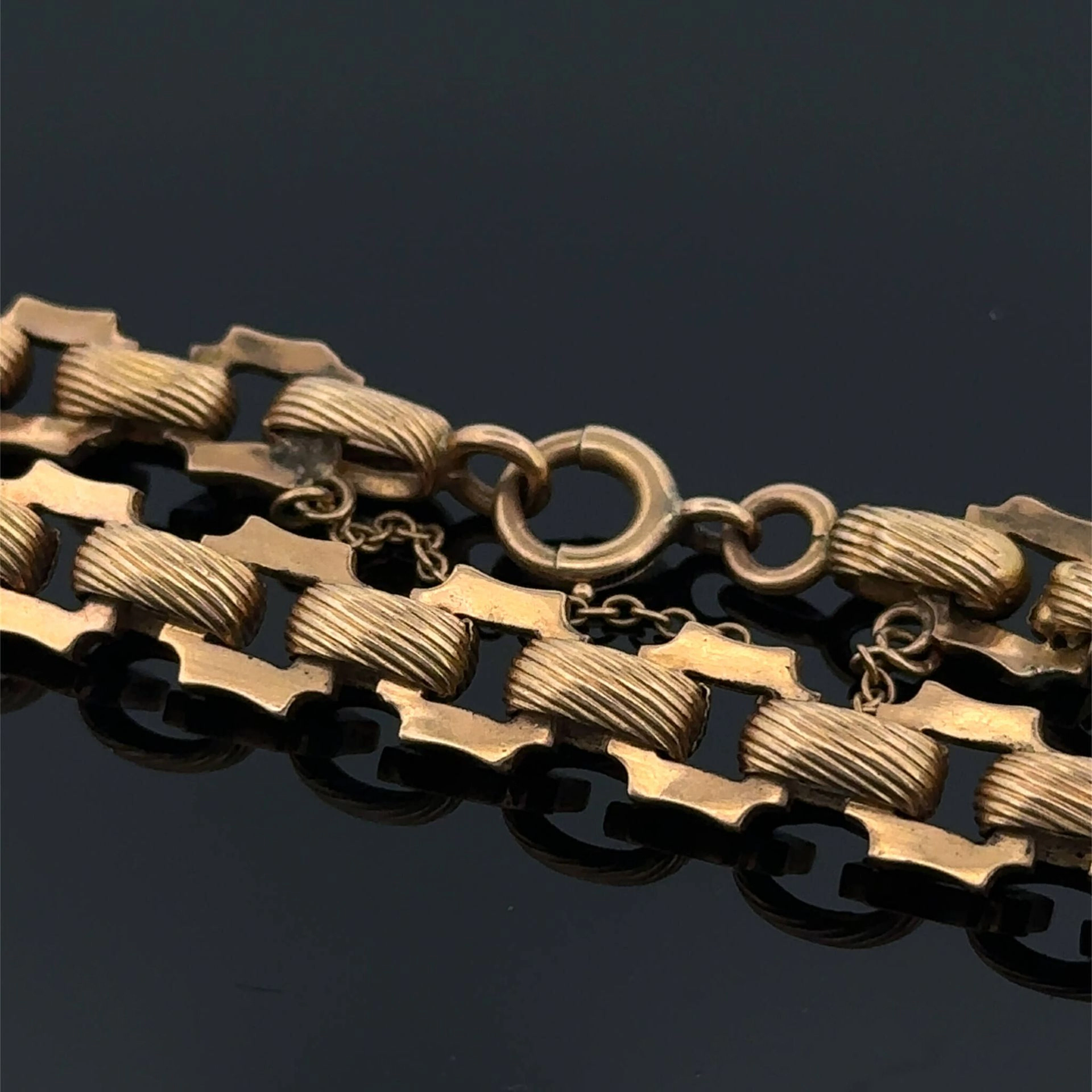 Rose gold (750) link bracelet with fluted and geometric link - Lot 299