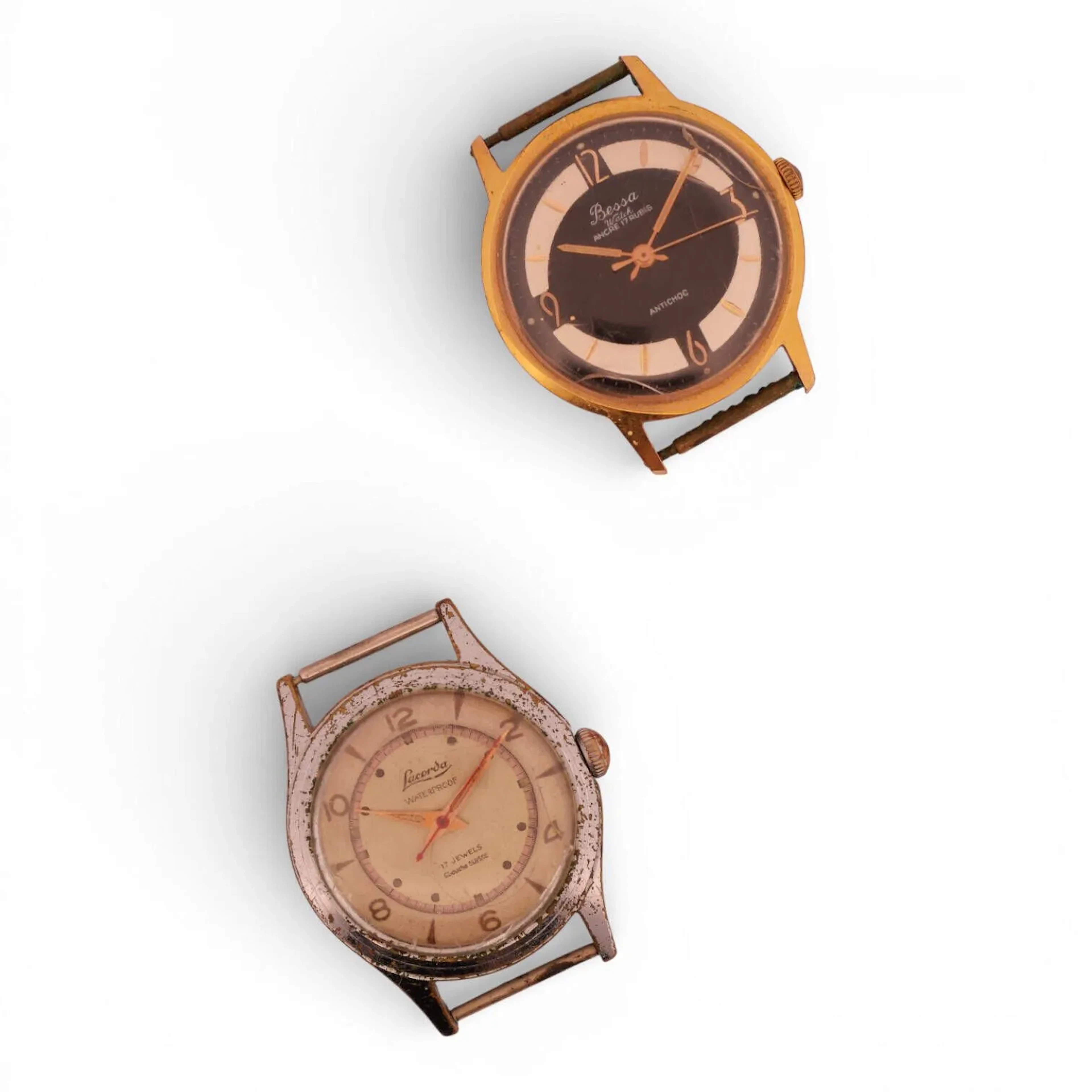 Ensemble de deux boitiers de montre d'homme de marque LACORDA et BESSA Fortes usures et rayures Vendus en l'état