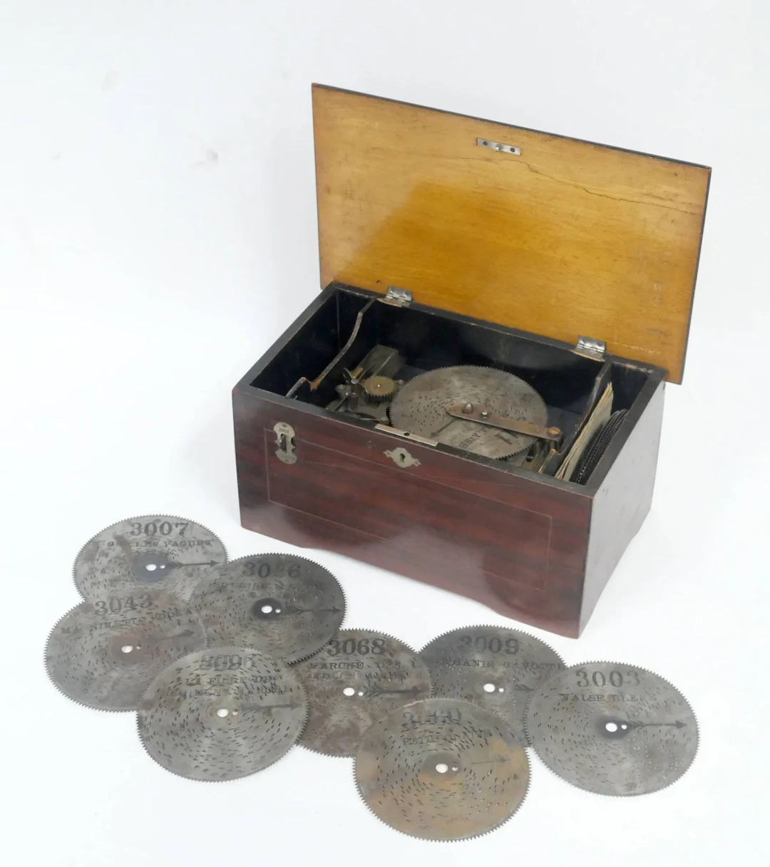Music box with perforated discs - Lot 516