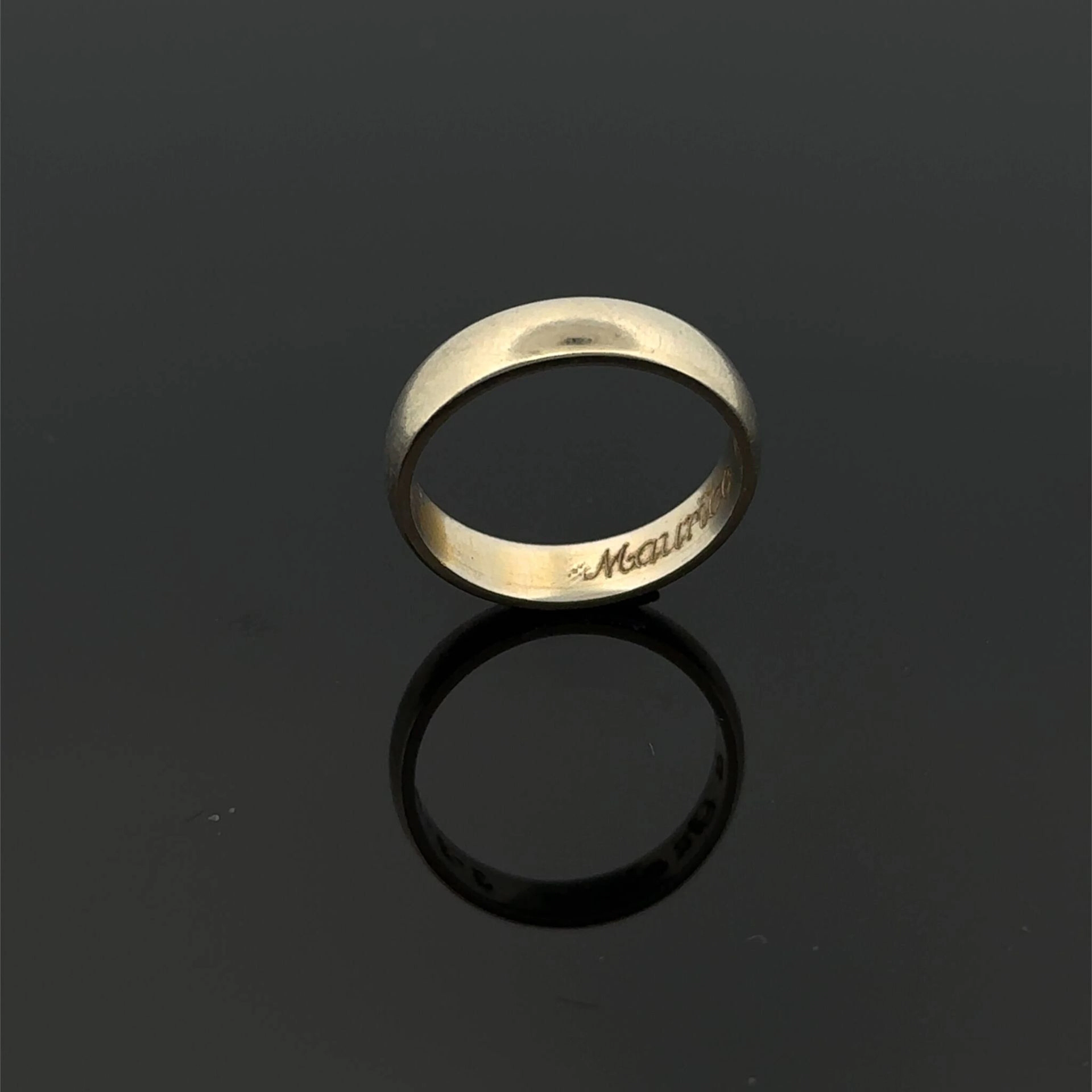 White gold (750) wedding band, engraved on the inside. - Lot 205