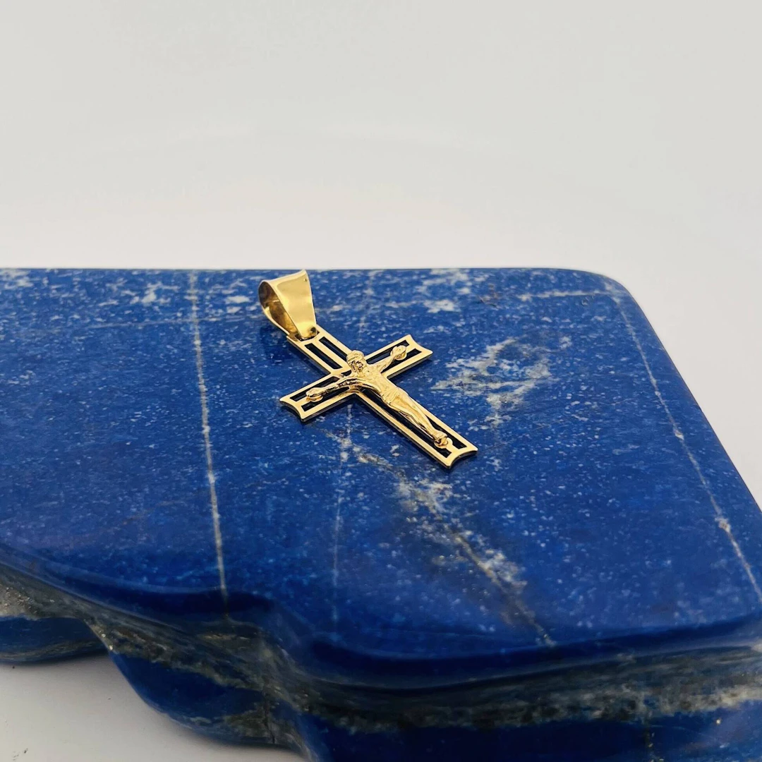 Openwork and engraved yellow gold (750) "cross" pendant. - Lot 96