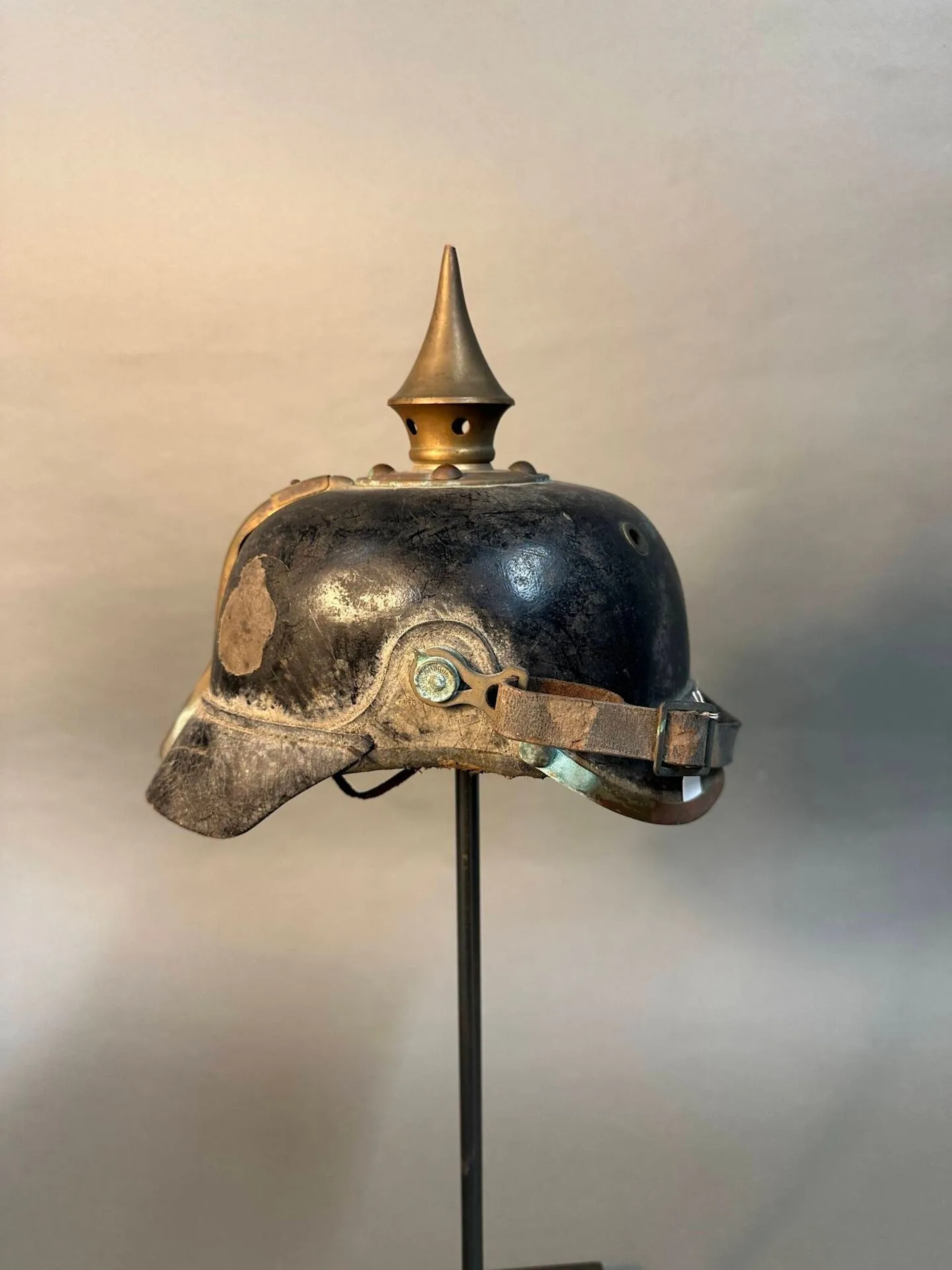 Spiked helmet shell. - Lot 30