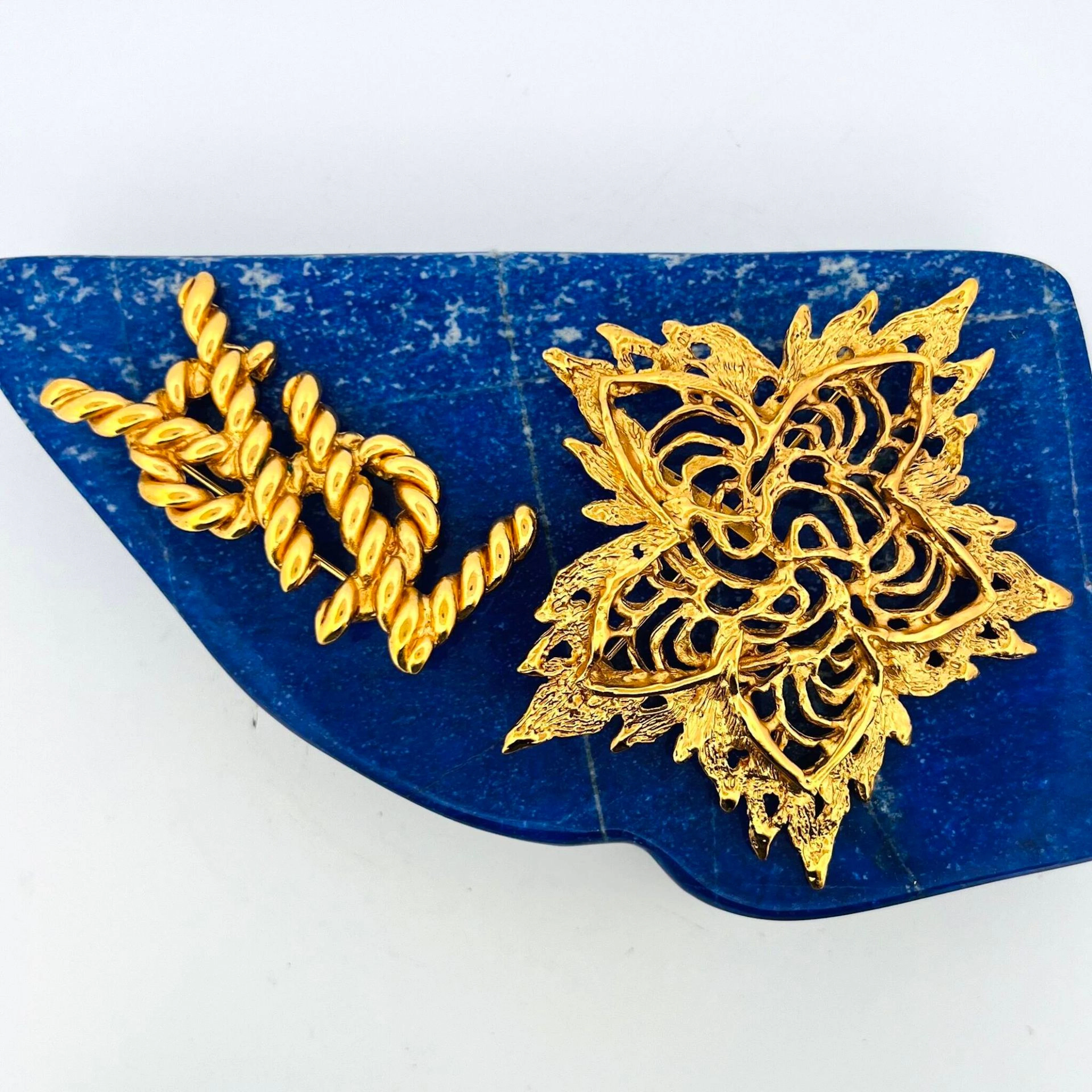YVES SAINT LAURENT - Lot 330