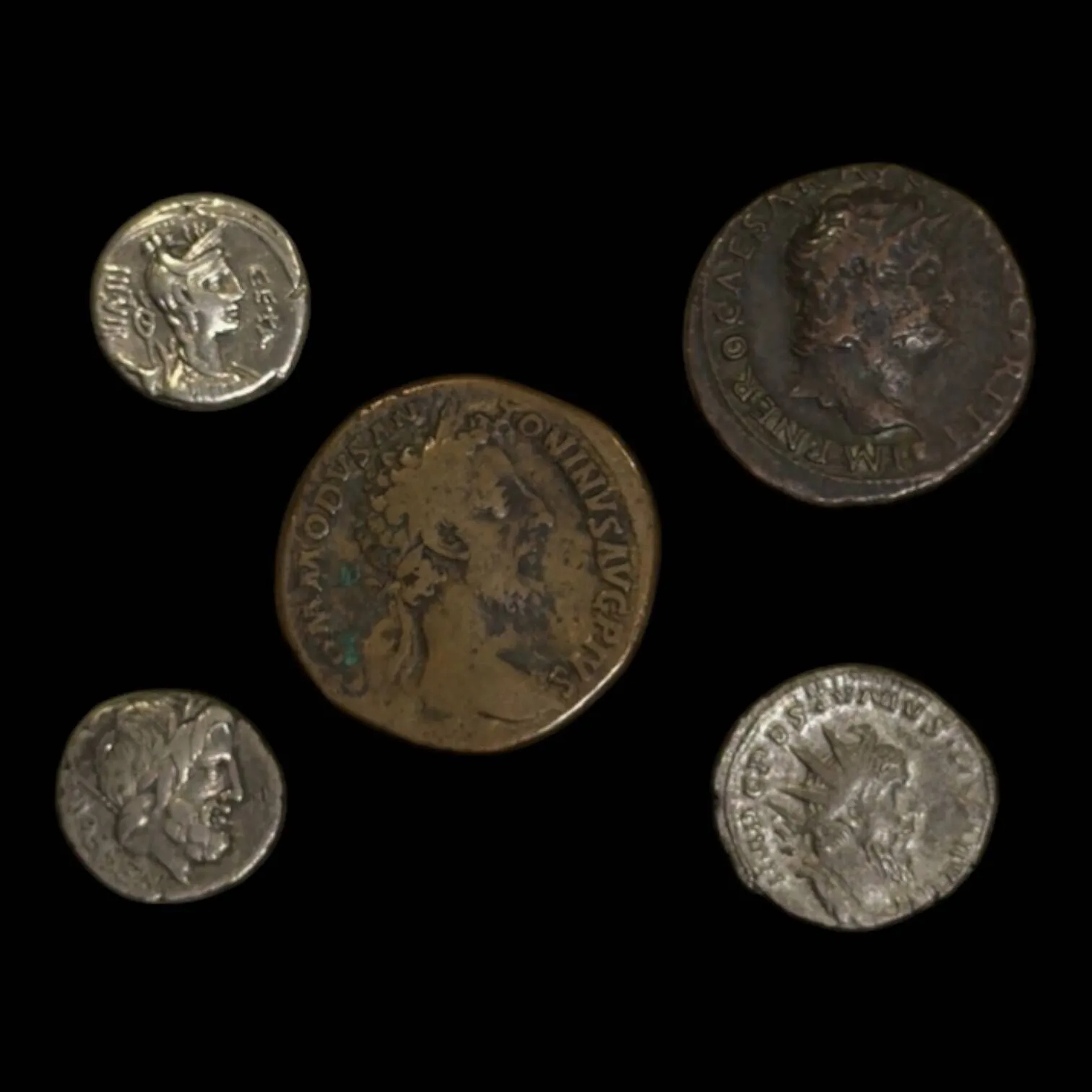 Lot de 5 monnaies romaines : 2 deniers de la République - argent 1 As de Néron - bronze 1 Sesterce de Commode - bronze 1 Antoninien de Postume - billon TB, TTB