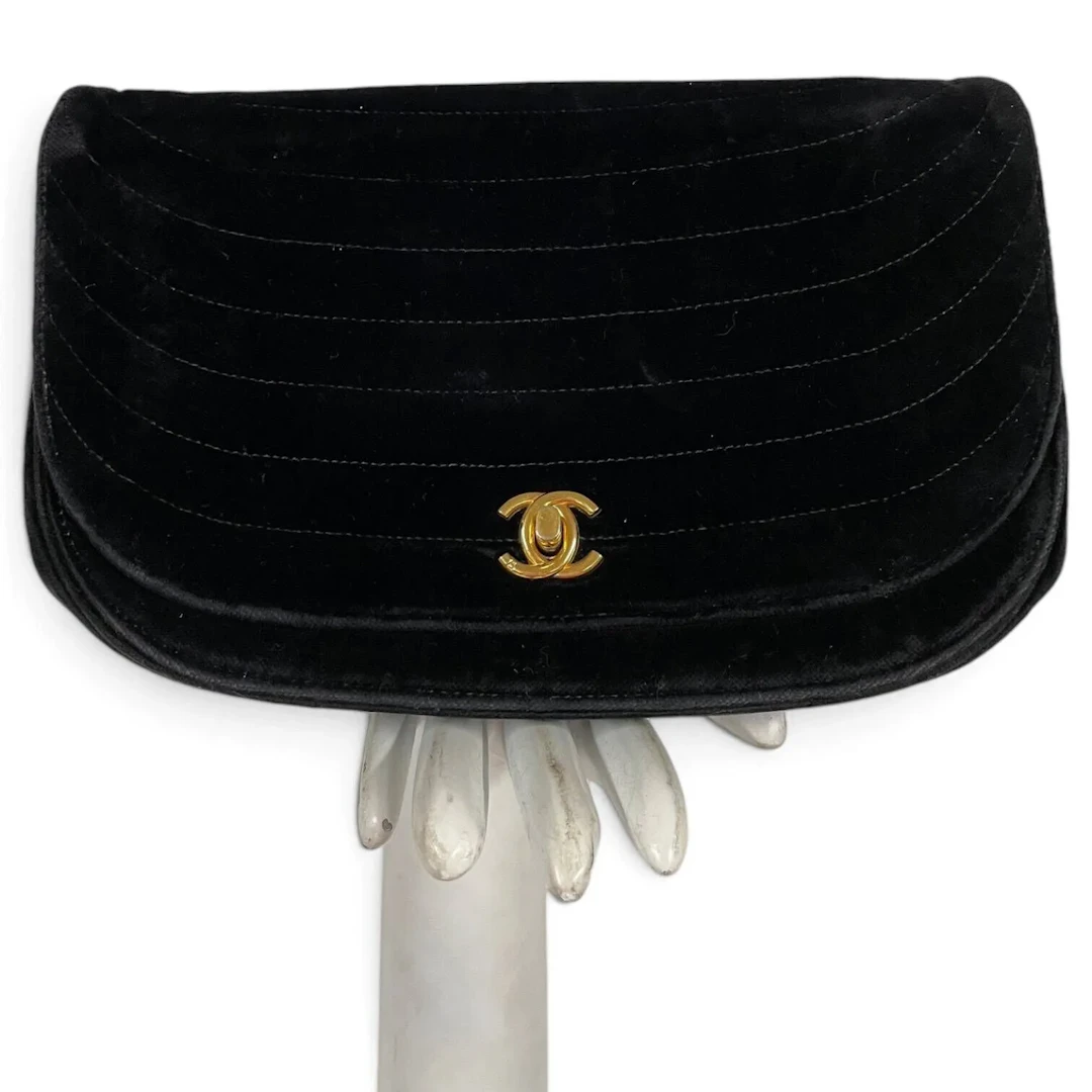CHANEL - Lot 40
