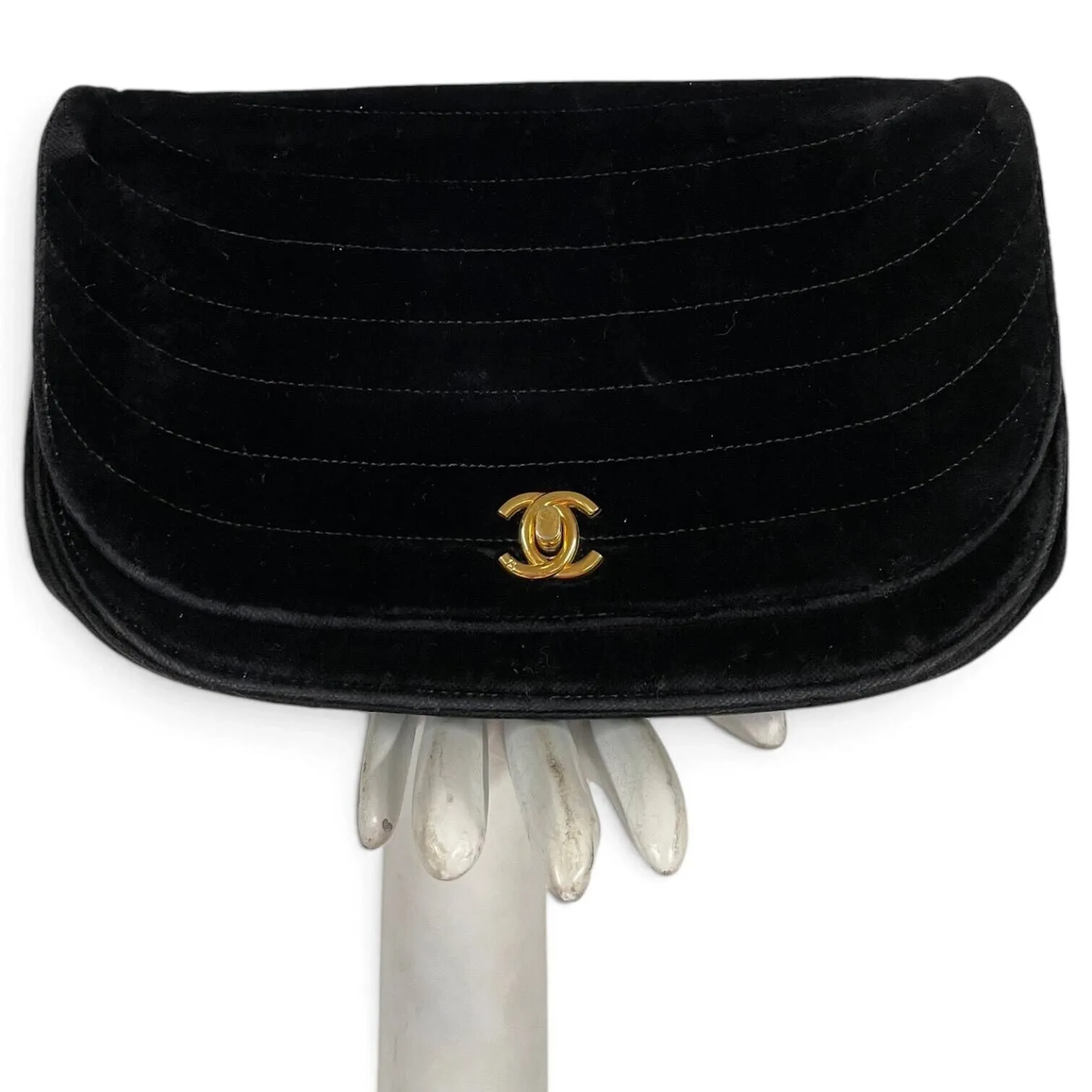 CHANEL - Lot 40