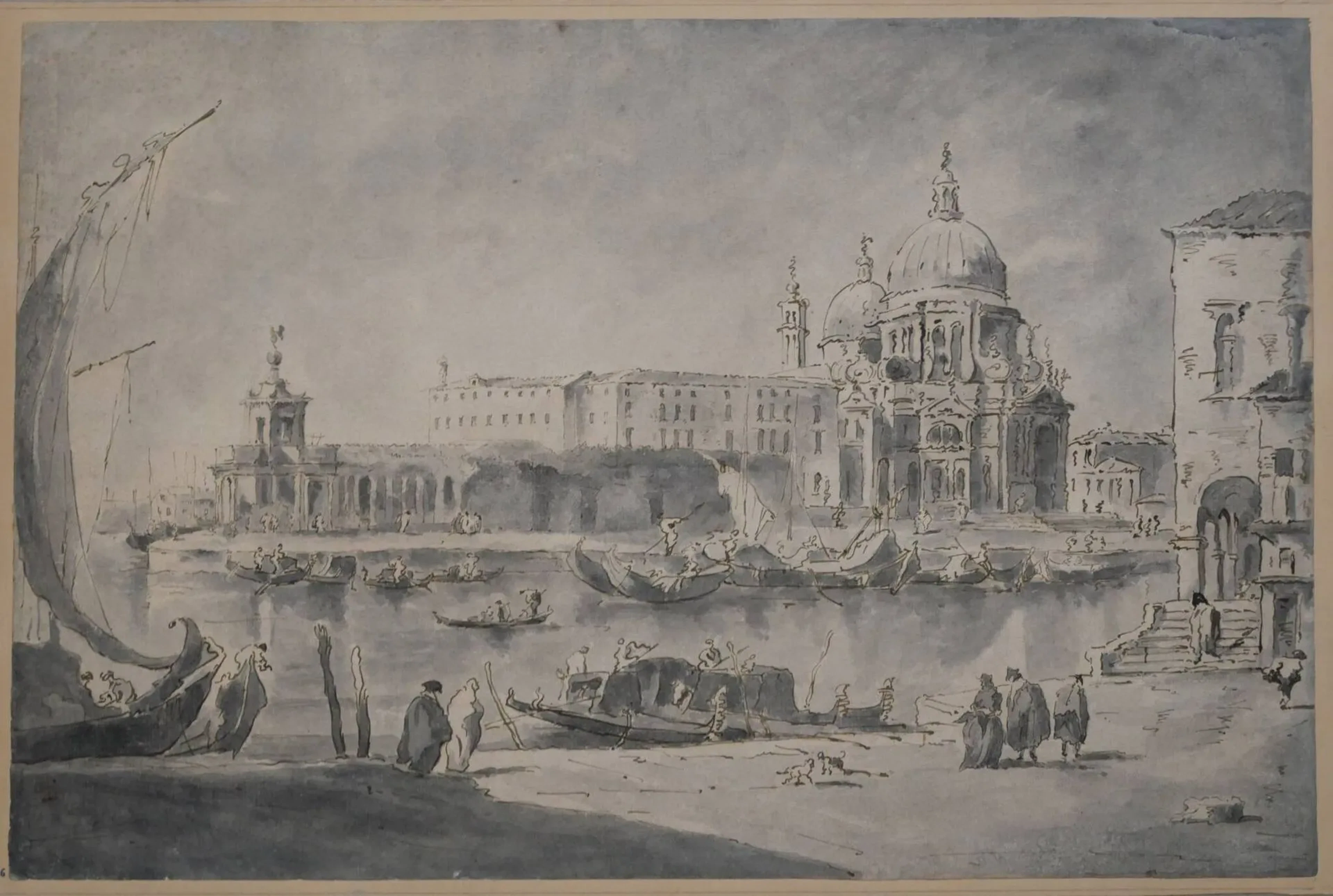 École vénitienne, XVIIIe siècle La Dogana del Mare et l’église Santa Maria della Sallute à Venise Plume, encre brune et lavis de gris, papier collé sur montage 290 x 440 mm. Provenance : A Mathews, acquis le 31 mars 1963 ; Collection Paul et Florence Vercier (L. 3607), n°76. Bibliographie : Le dessin [XVIe – XXe siècle] à travers une collection havraise, 1987, n°54. Œuvre en rapport : Santa Maria della Salute et La Dogana à Venise, Musée des Beaux-Arts de Huston (Inv. 44.562)