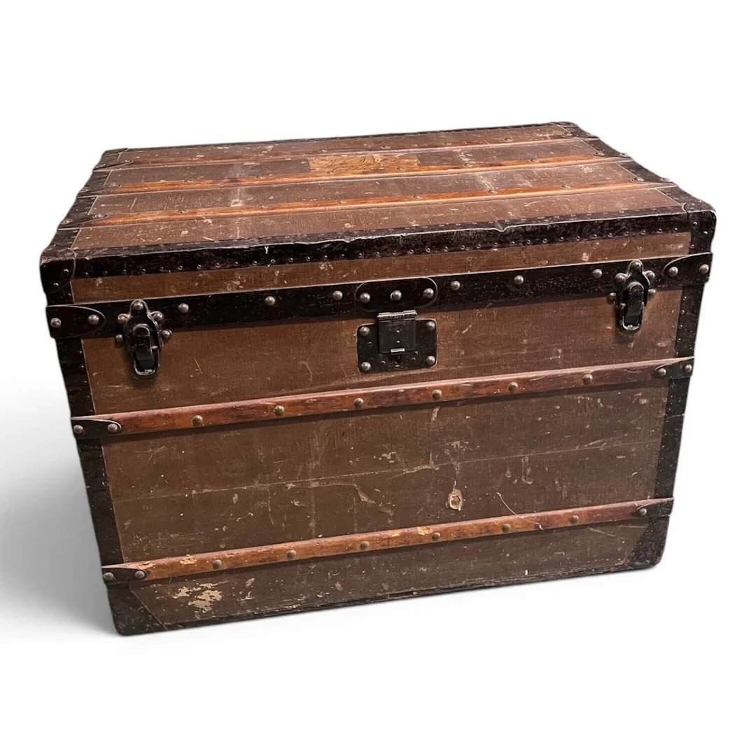 Rectangular-shaped travel trunk with wooden core covered in - Lot 206