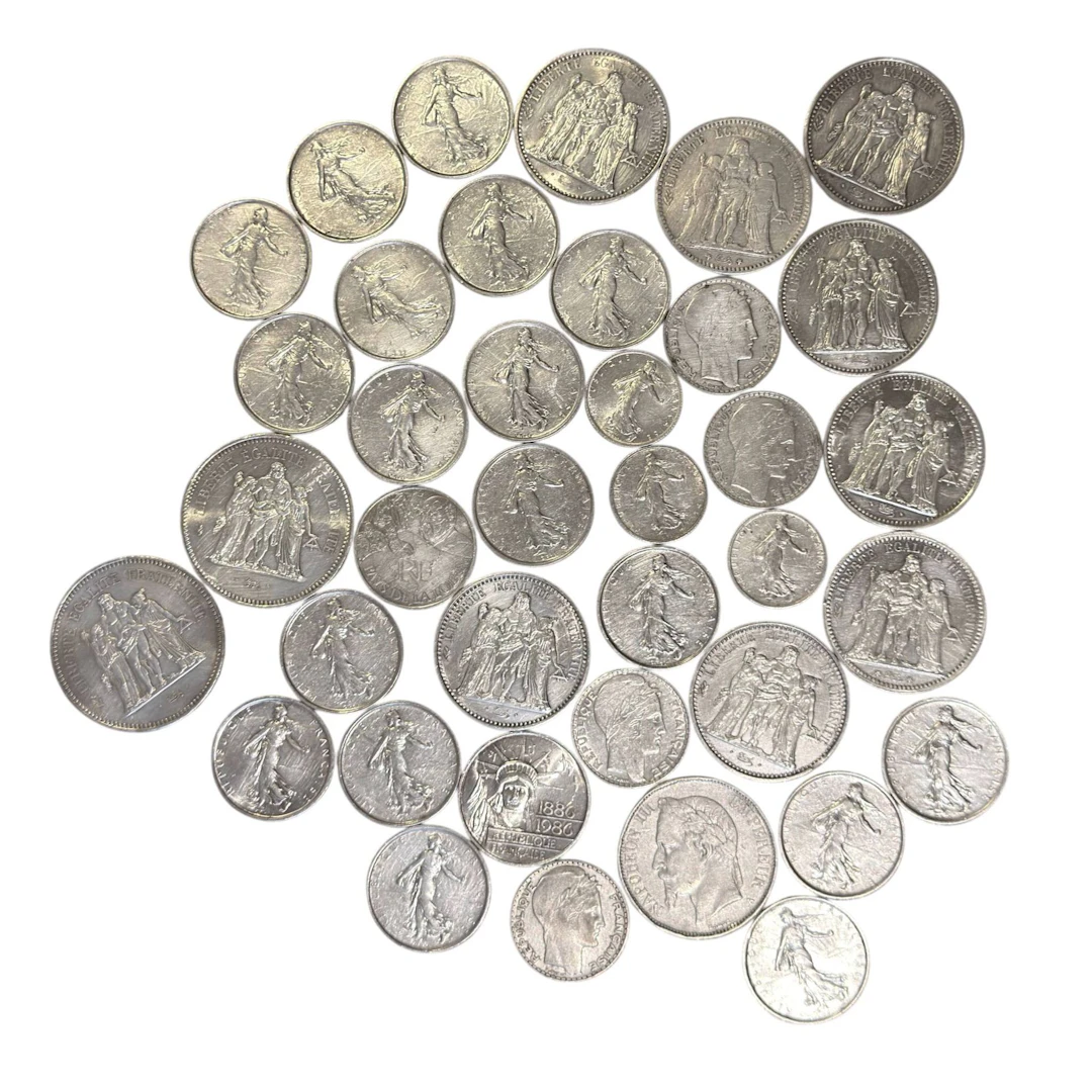 Set of silver coins (500, 680, 835, and 900) consisting of: - Lot 29