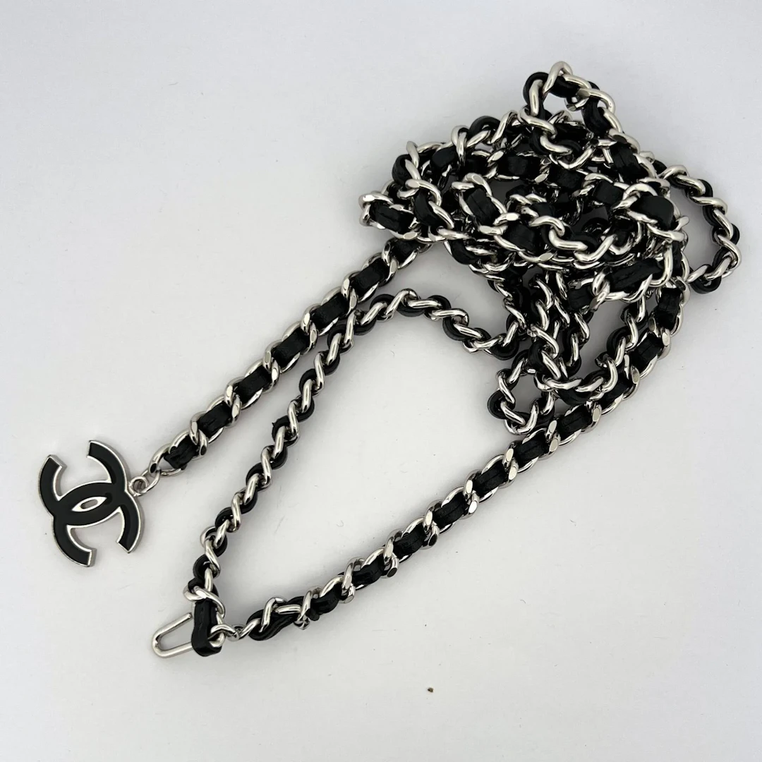 CHANEL by Karl LAGERFELD (1983–2019) - Lot 54