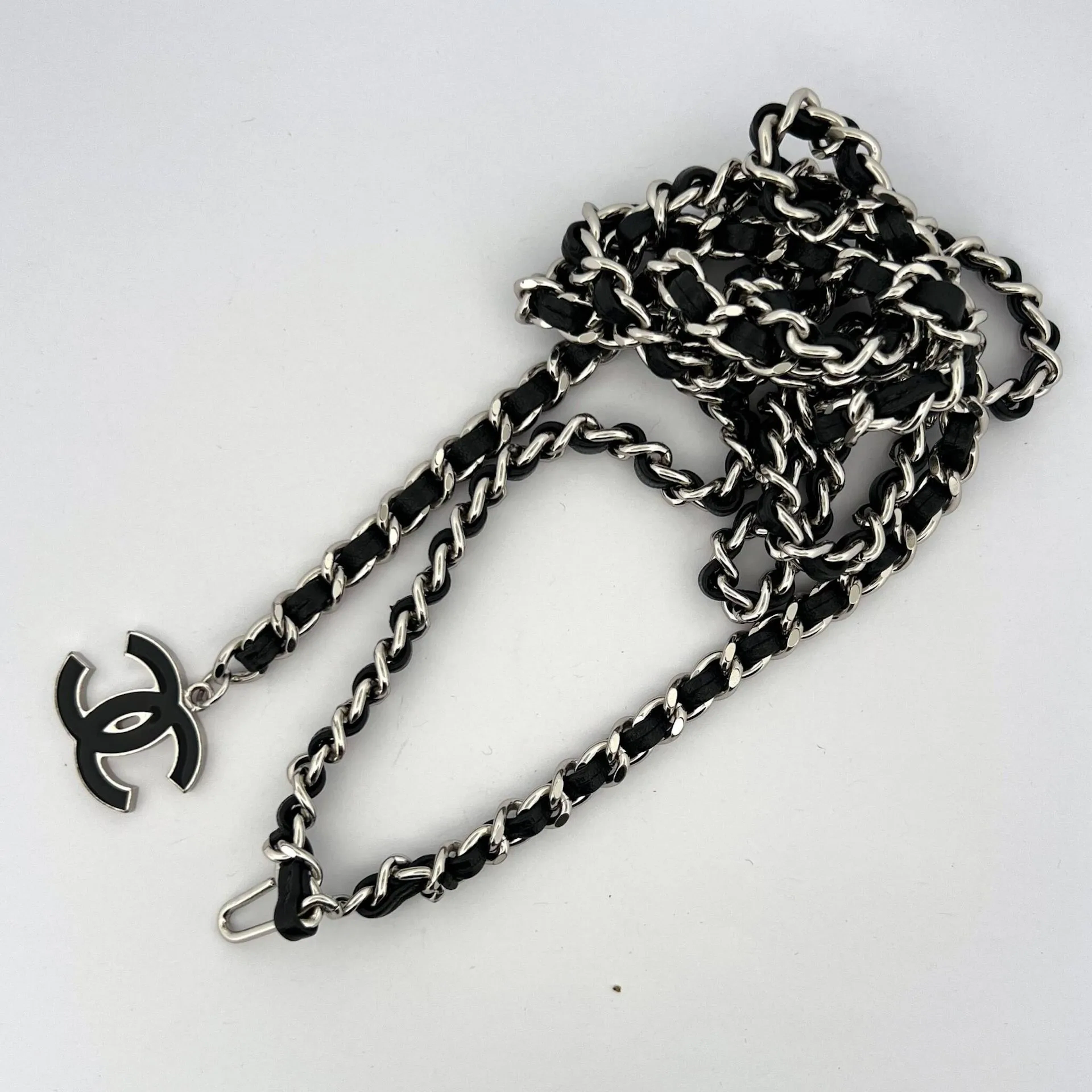 CHANEL by Karl LAGERFELD (1983–2019) - Lot 54
