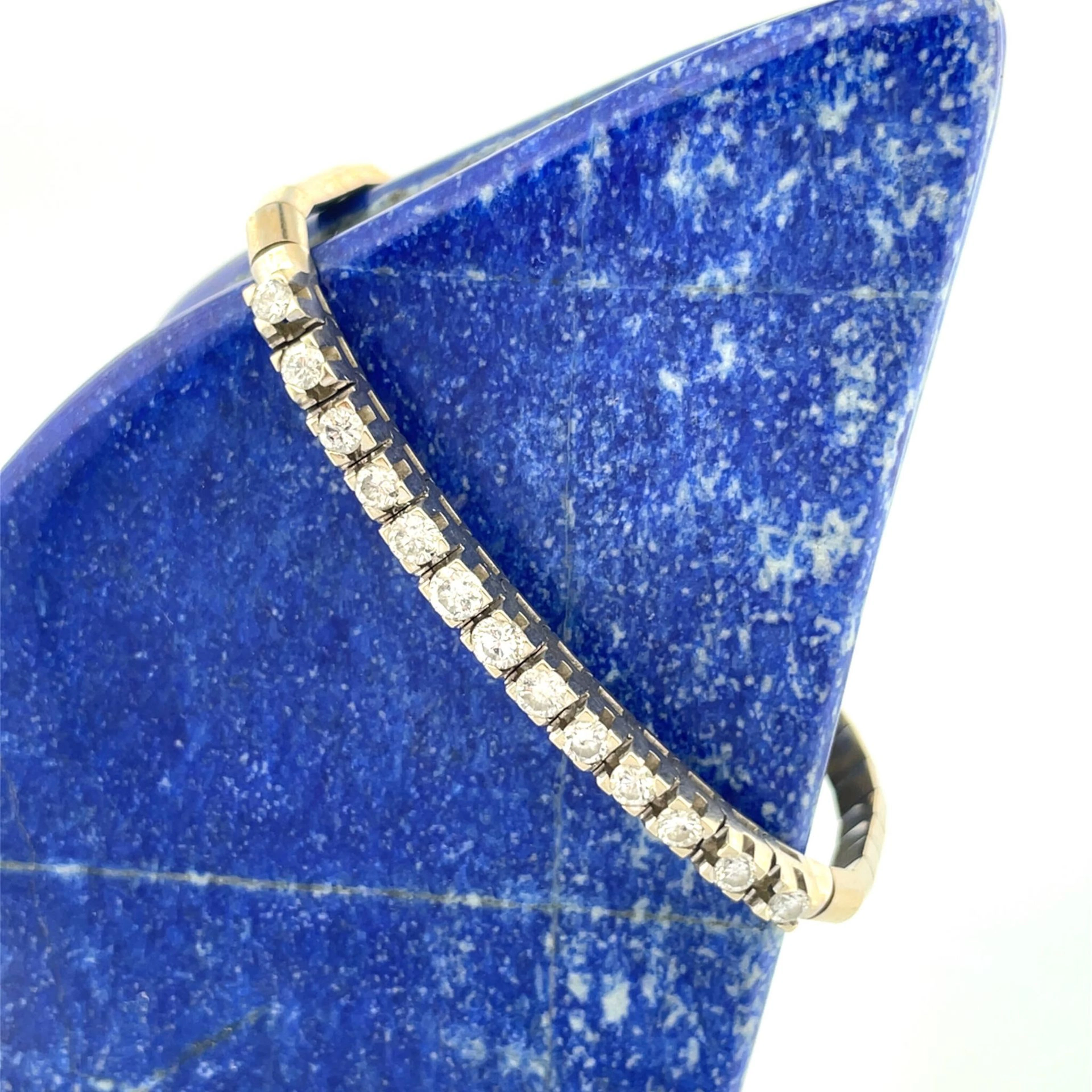 White gold (750) bracelet with a brick-link design, set with - Lot 113