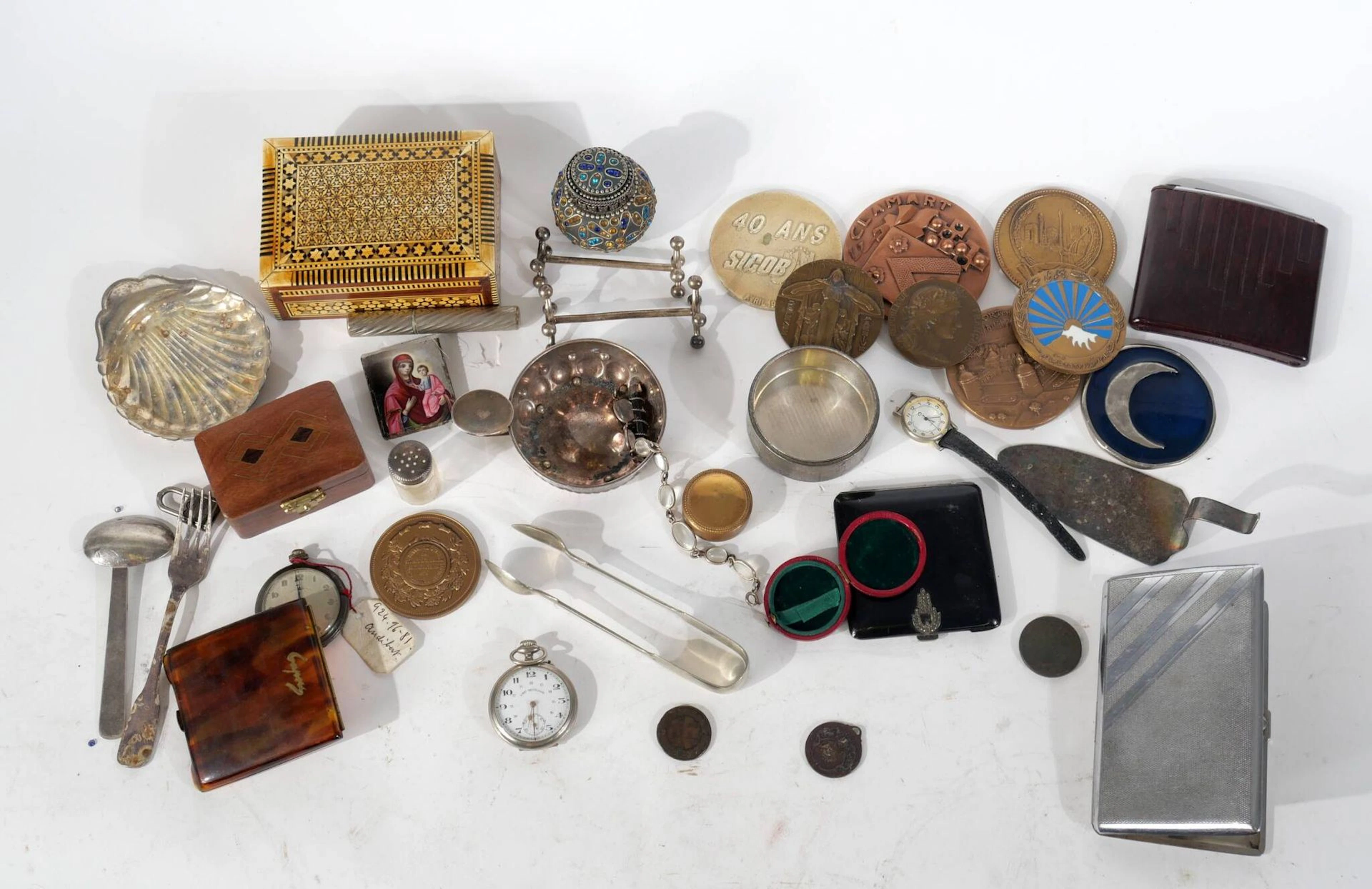Set of display items including inlaid boxes, table medals, c - Lot 339