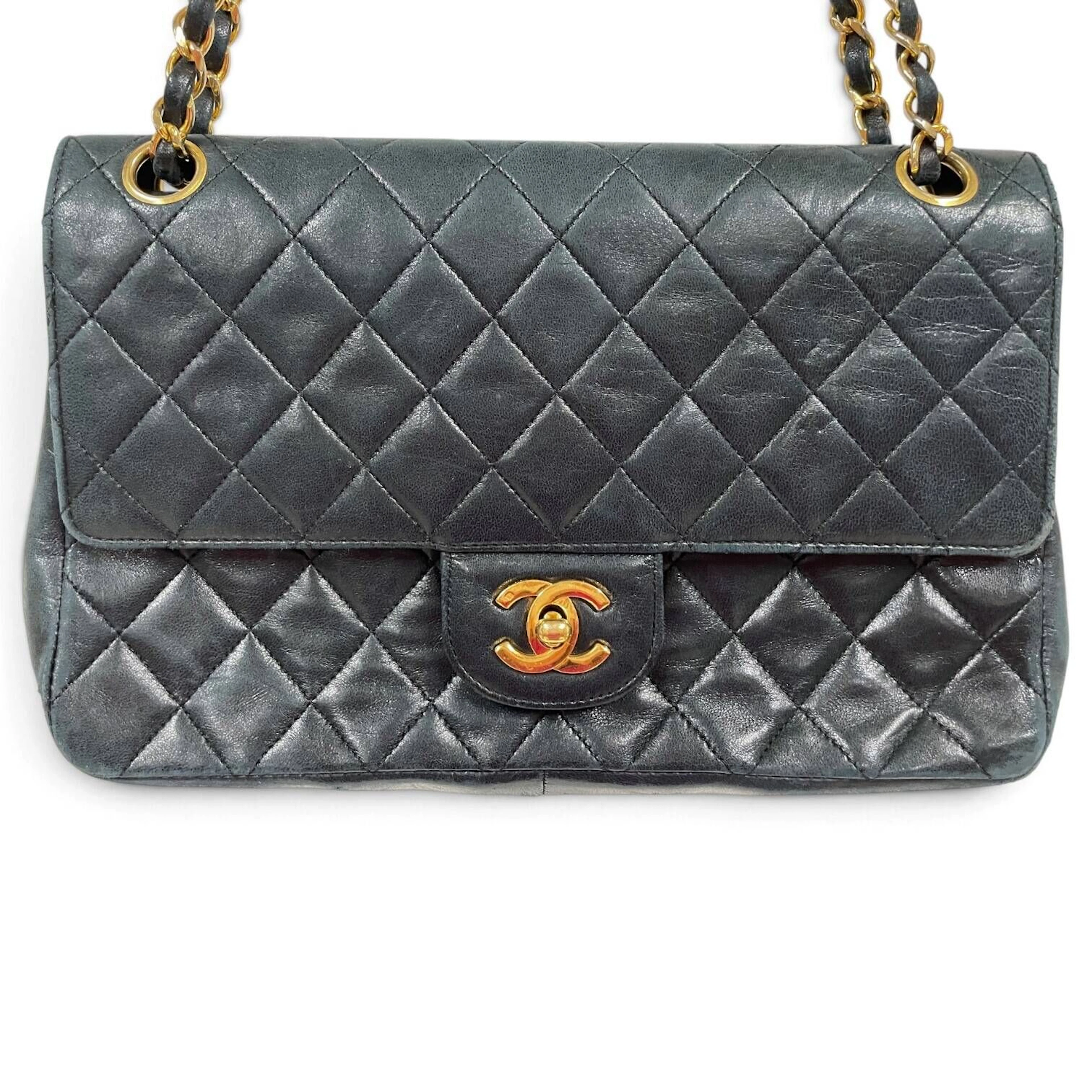 CHANEL - Lot 39