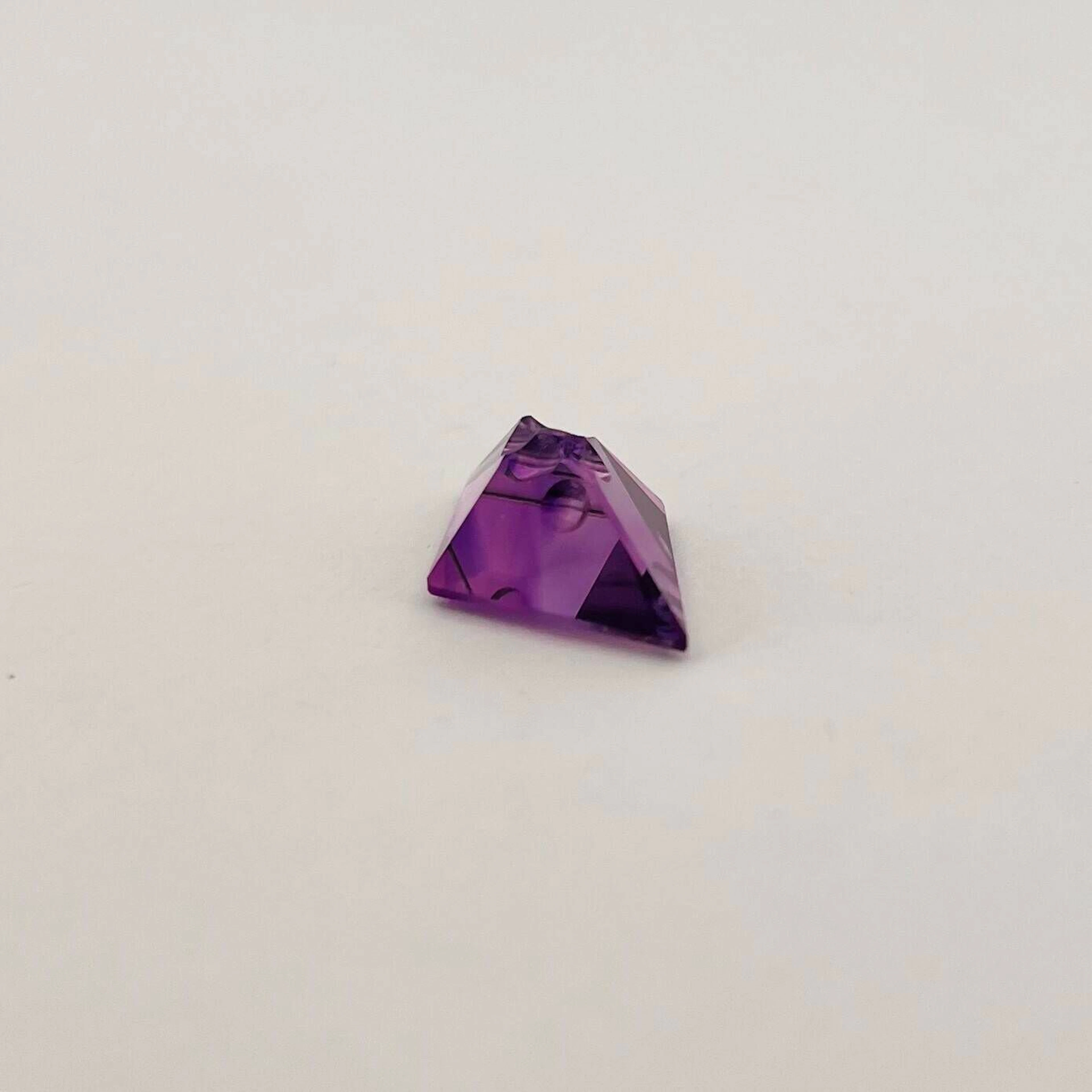 Fancy-cut amethyst on paper. - Lot 70
