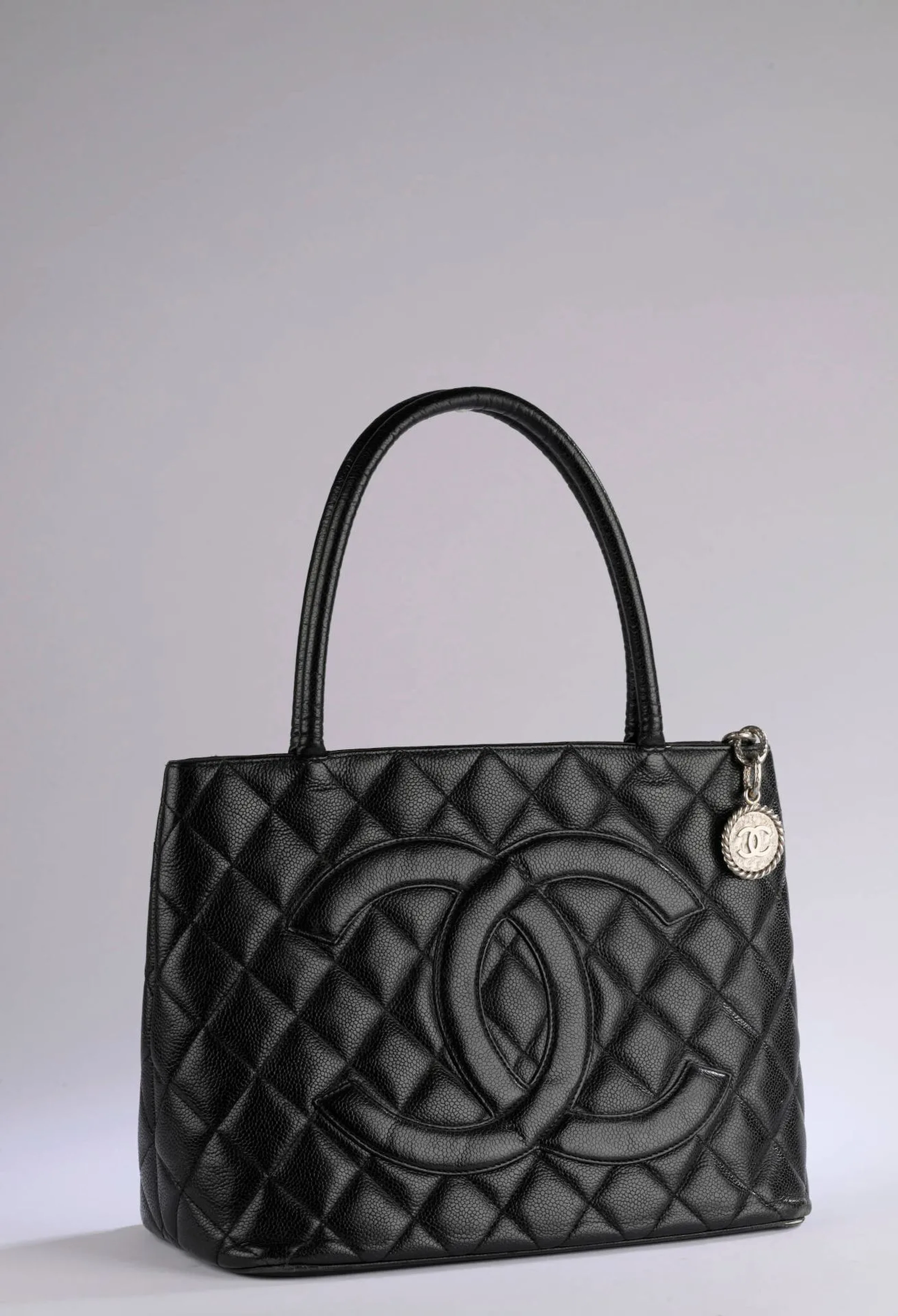 CHANEL - Lot 40