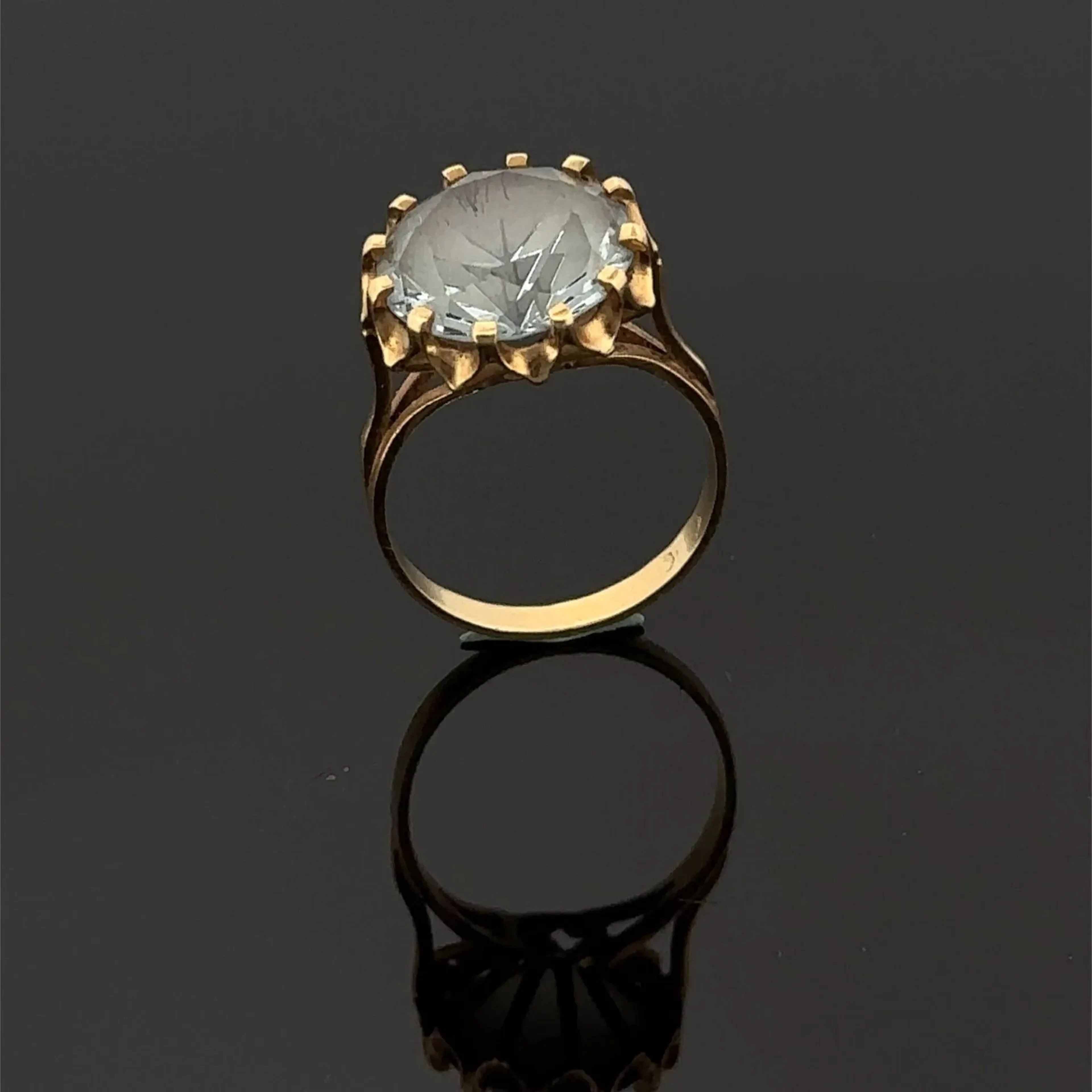 Yellow gold (750) ring set with a round blue stone. - Lot 215