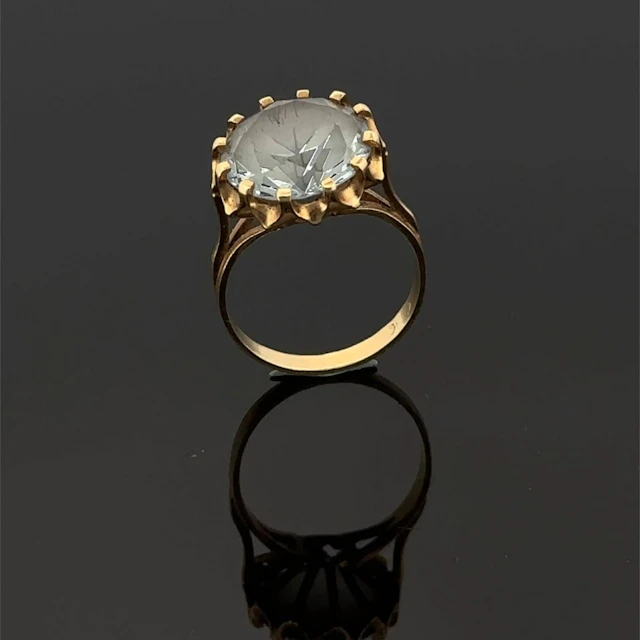 Yellow gold (750) ring set with a round blue stone. - Lot 215