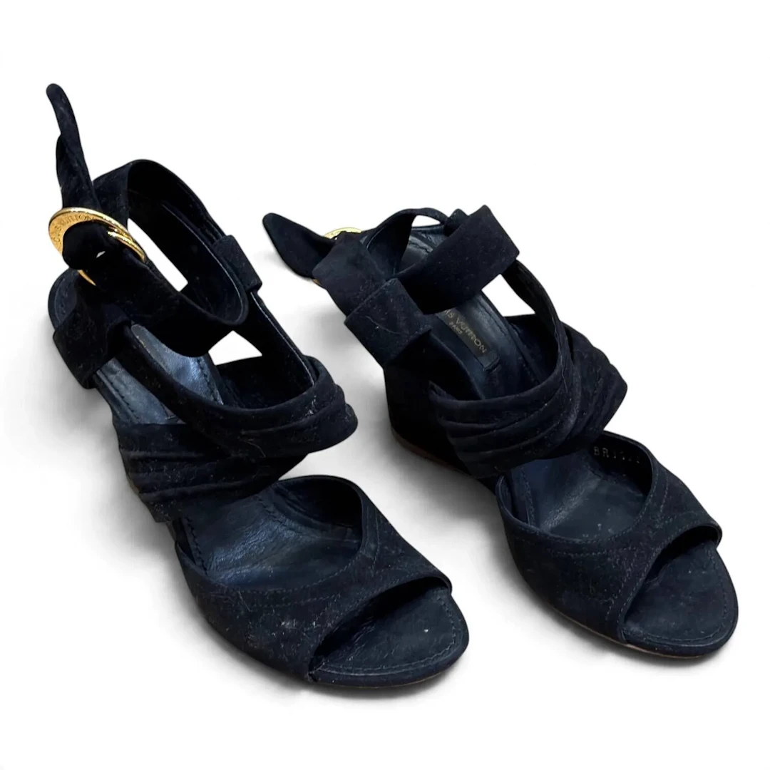 LOUIS VUITTON - Lot 197
