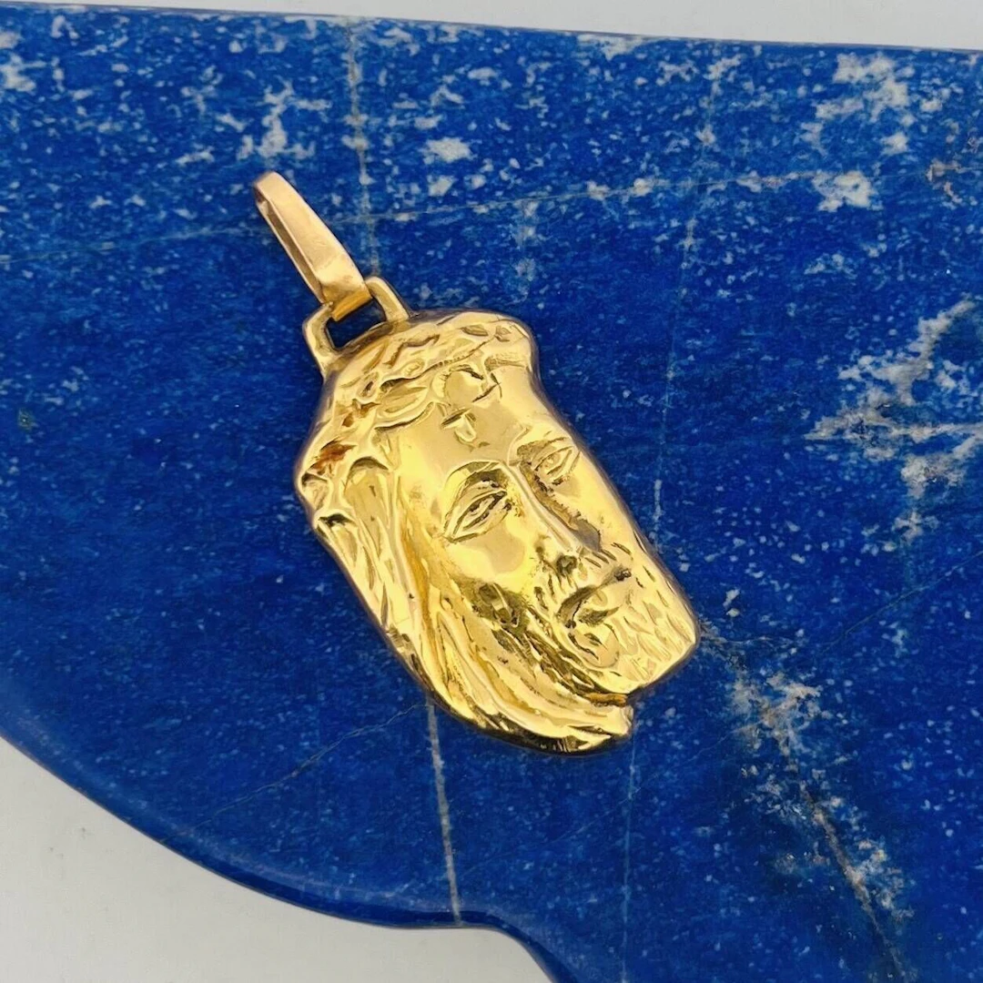 "Head of Christ" pendant in yellow gold (750). Deformed bail - Lot 268