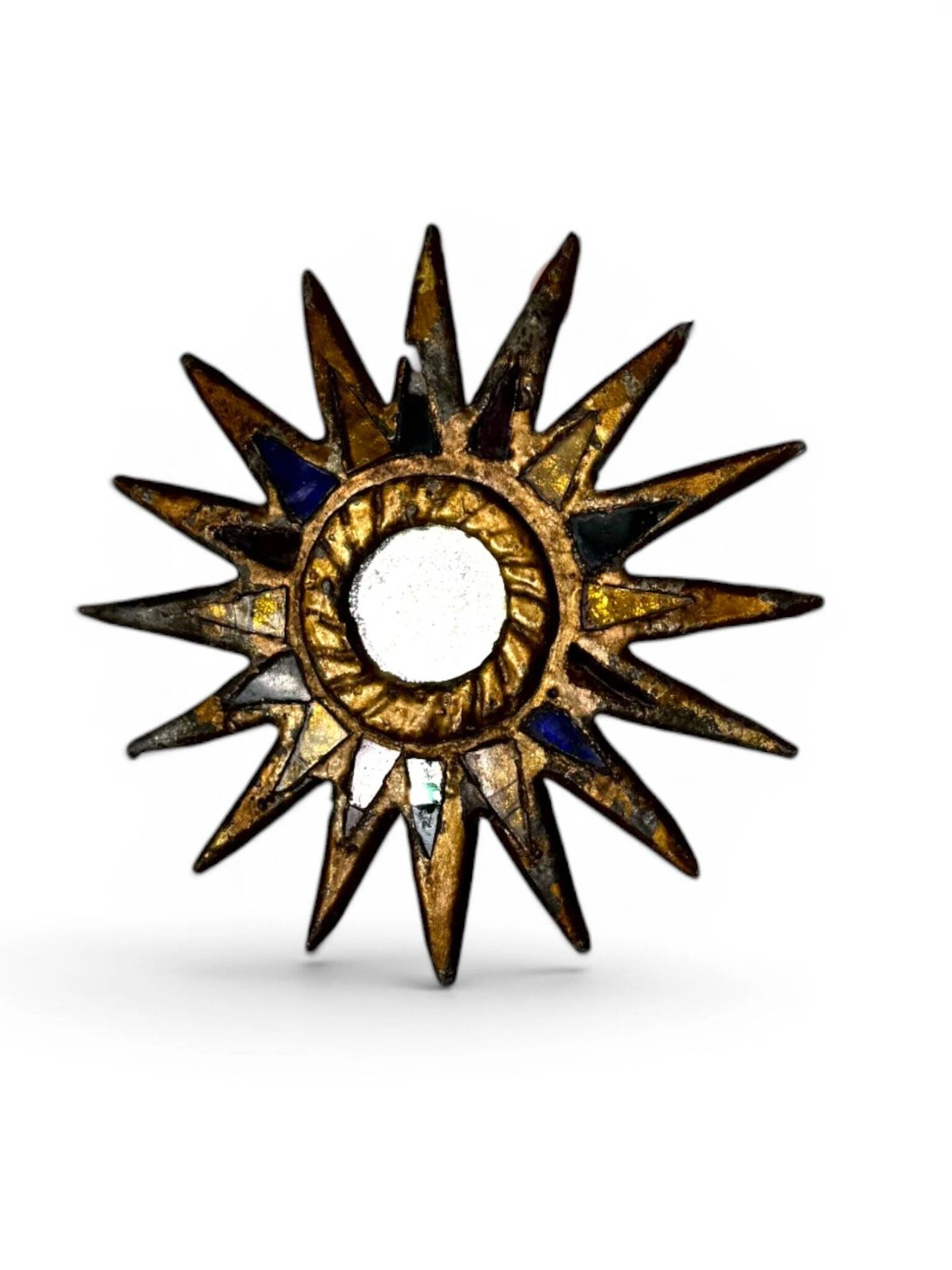 Small sun-shaped mirror made of an alloy with an antique gil - Lot 239