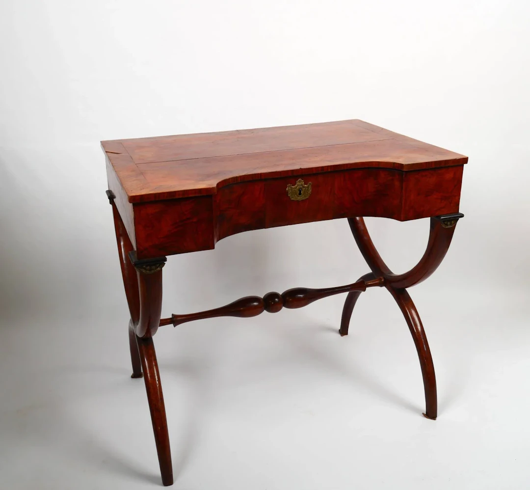 Antique mahogany and mahogany veneer sewing table, restored, - Lot 338