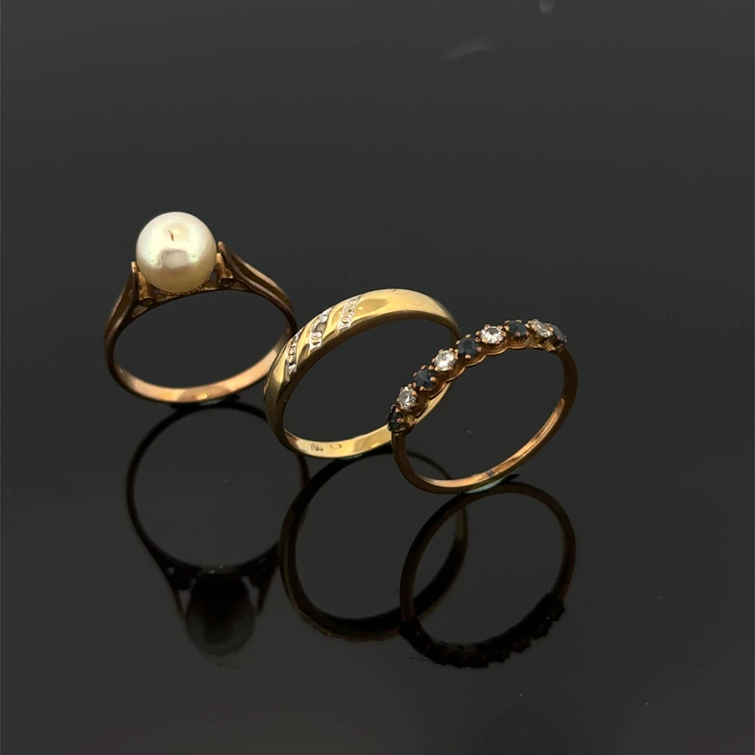 Set of three rings in yellow and rose gold (750) set with sm - Lot 220